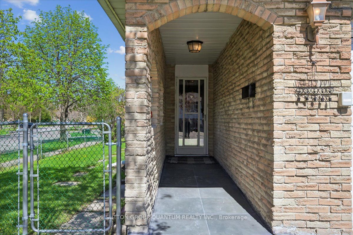 16 Salisbury Circle, Brampton, ON L6V 2Z6 photo 4