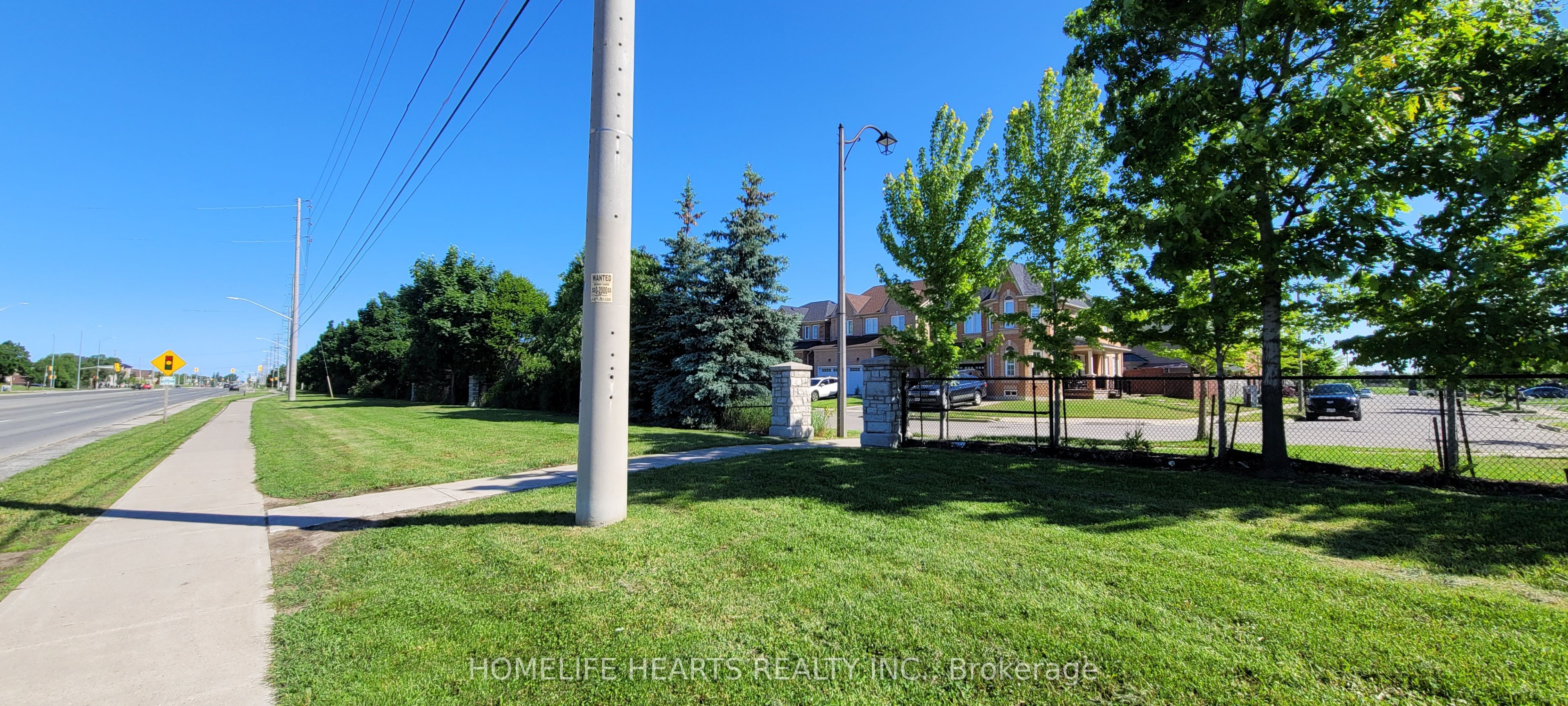 43 Turquoise Crescent, Brampton, ON L6P 2R3 photo 2