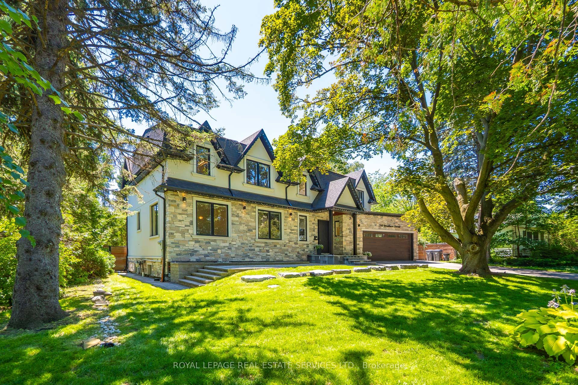 1568 Broadmoor Avenue, Mississauga, ON L5G 3V1 photo 2