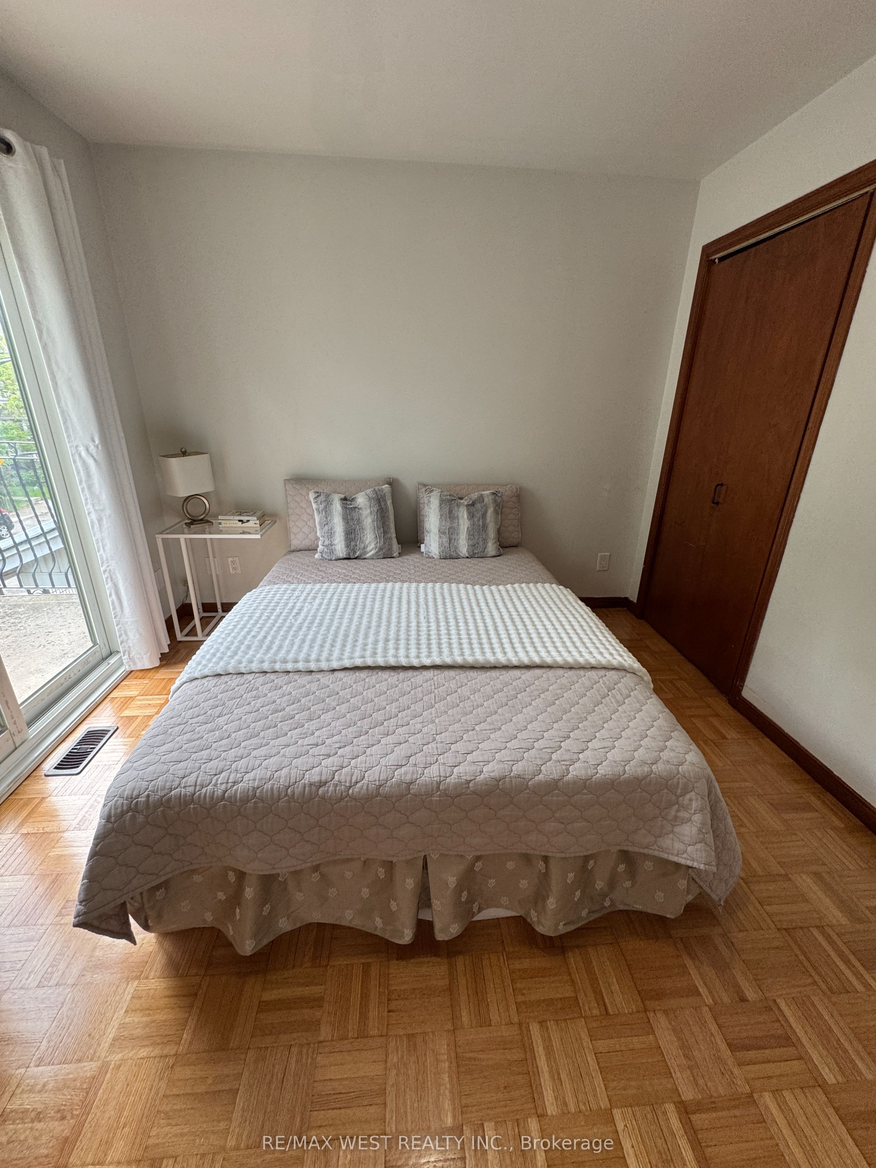 16 Armstrong Avenue, Toronto, ON M6H 1V8 photo 4