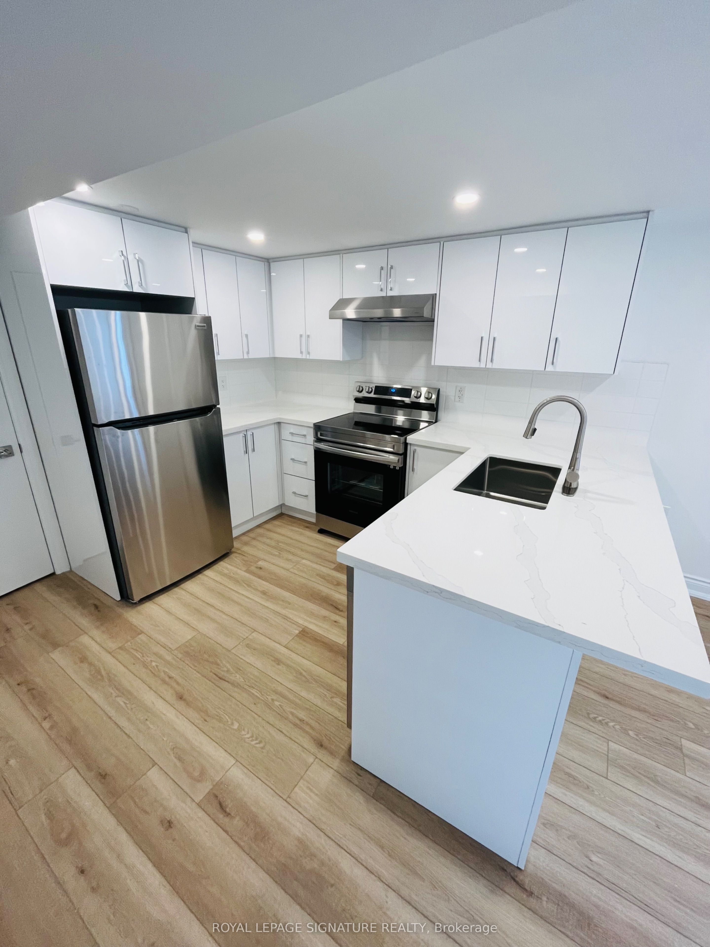 54 Riverdale Drive Lower, Toronto, ON M9V 2T3 photo 4