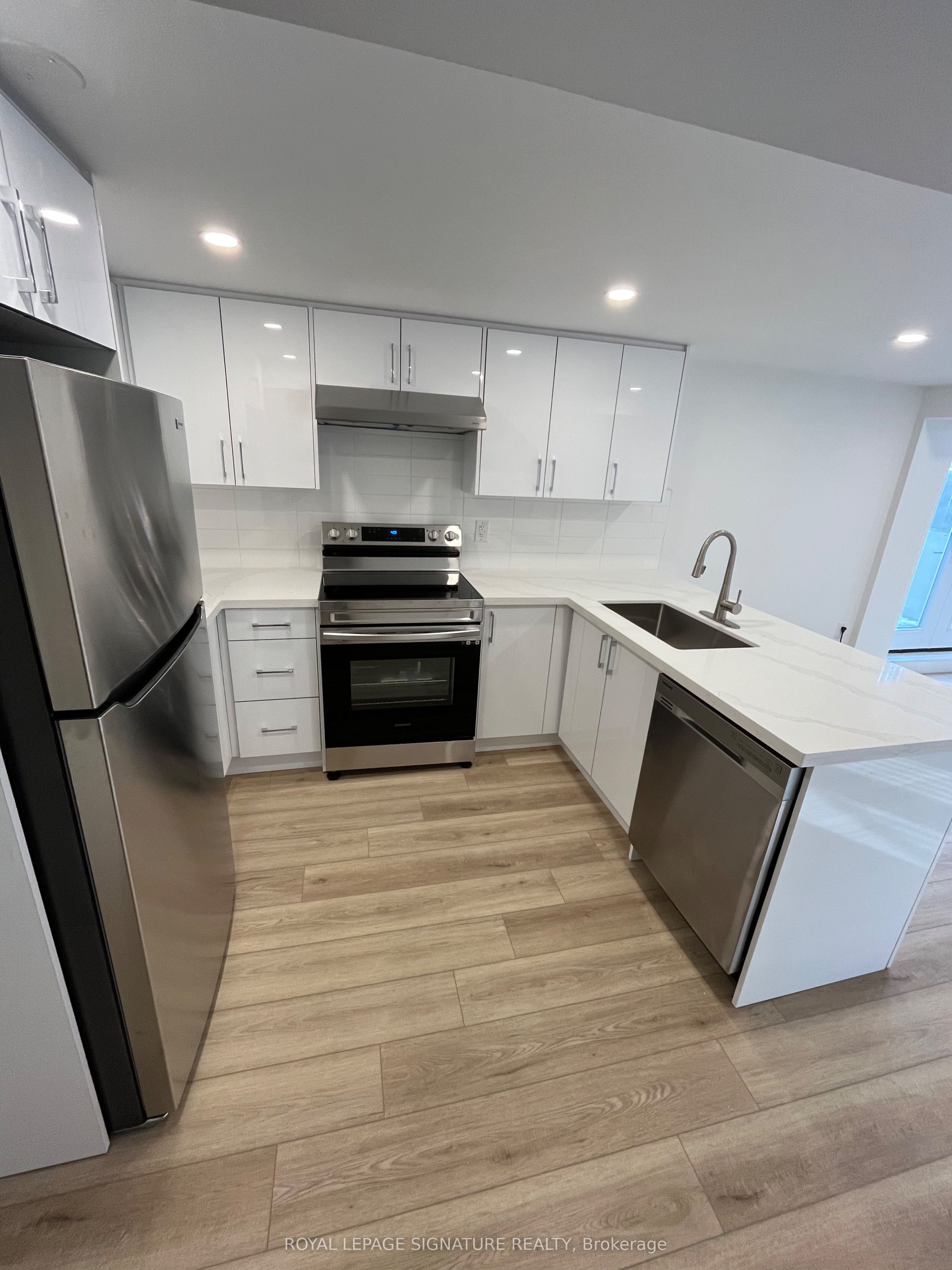 54 Riverdale Drive Lower, Toronto, ON M9V 2T3 photo 5