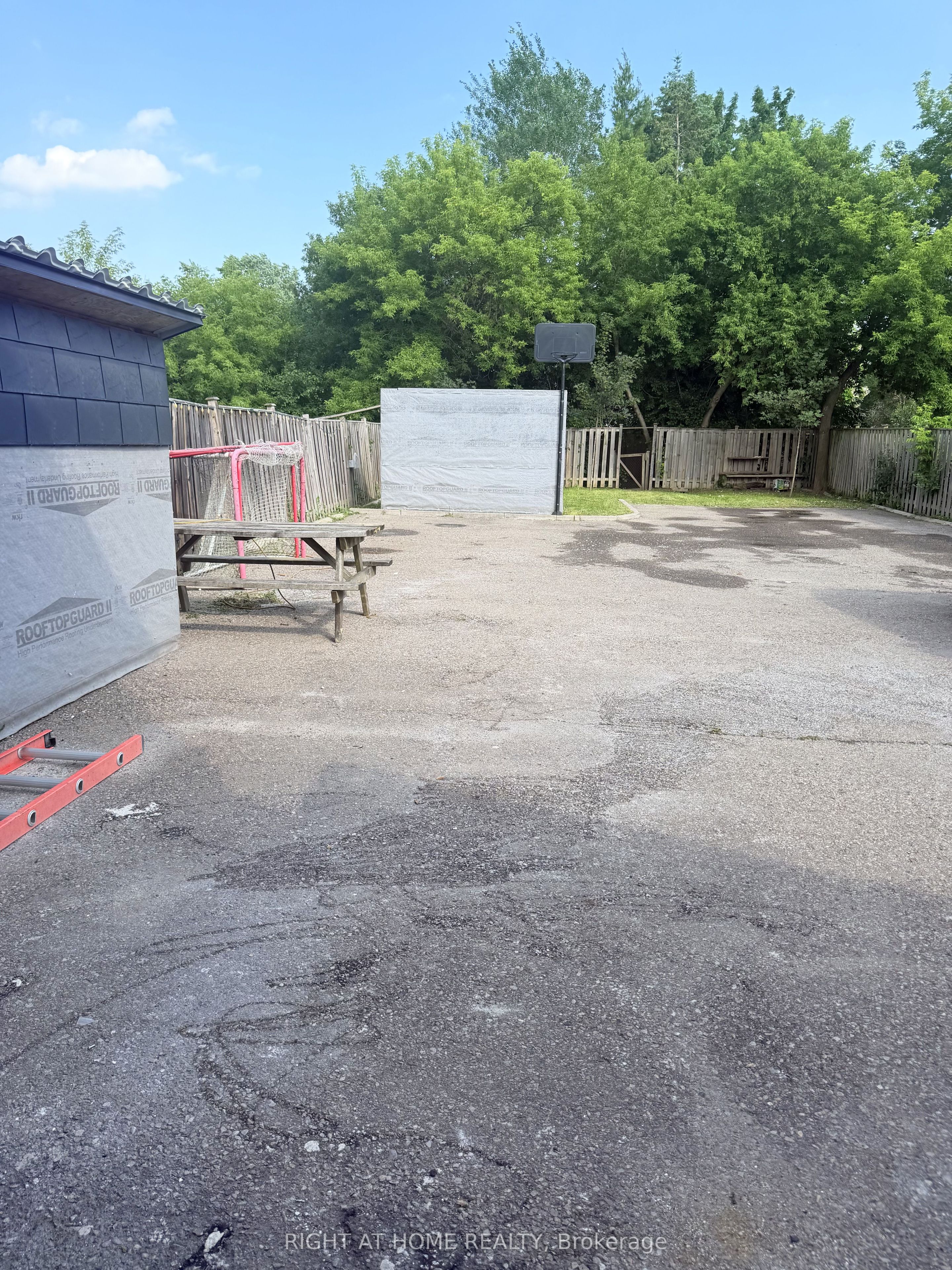 223 Queen Street W, Brampton, ON L6Y 1M6 photo 5