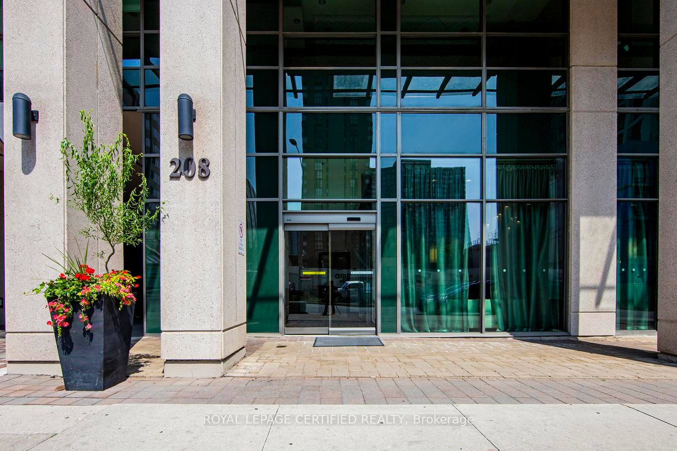 208 Enfield Place 3301, Mississauga, ON L5B 0G8 photo 3