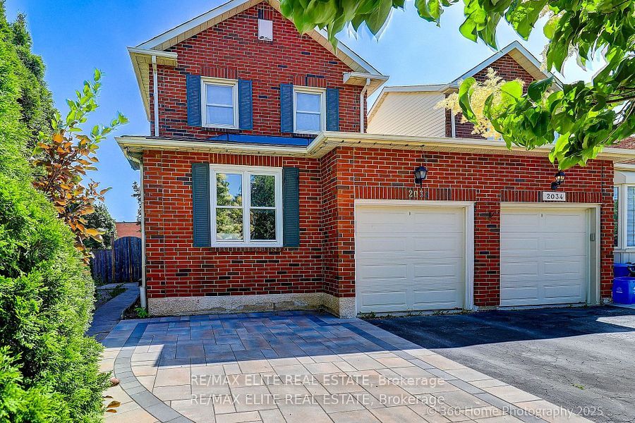 2032 Glenada Crescent, Oakville, ON L6H 4M5