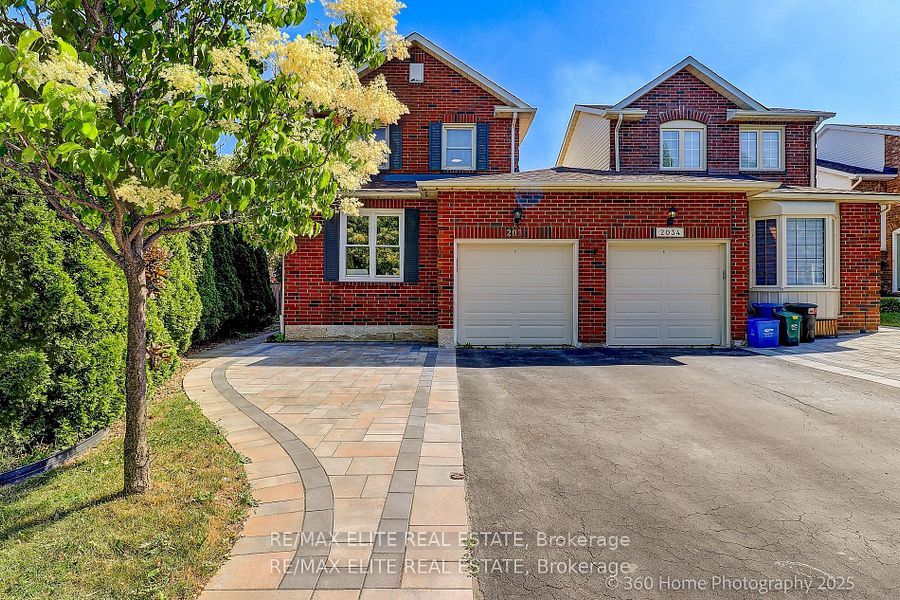 2032 Glenada Crescent, Oakville, ON L6H 4M5 photo 2