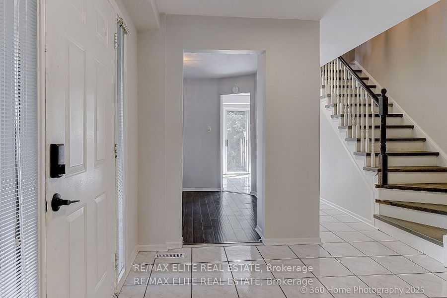 2032 Glenada Crescent, Oakville, ON L6H 4M5 photo 4