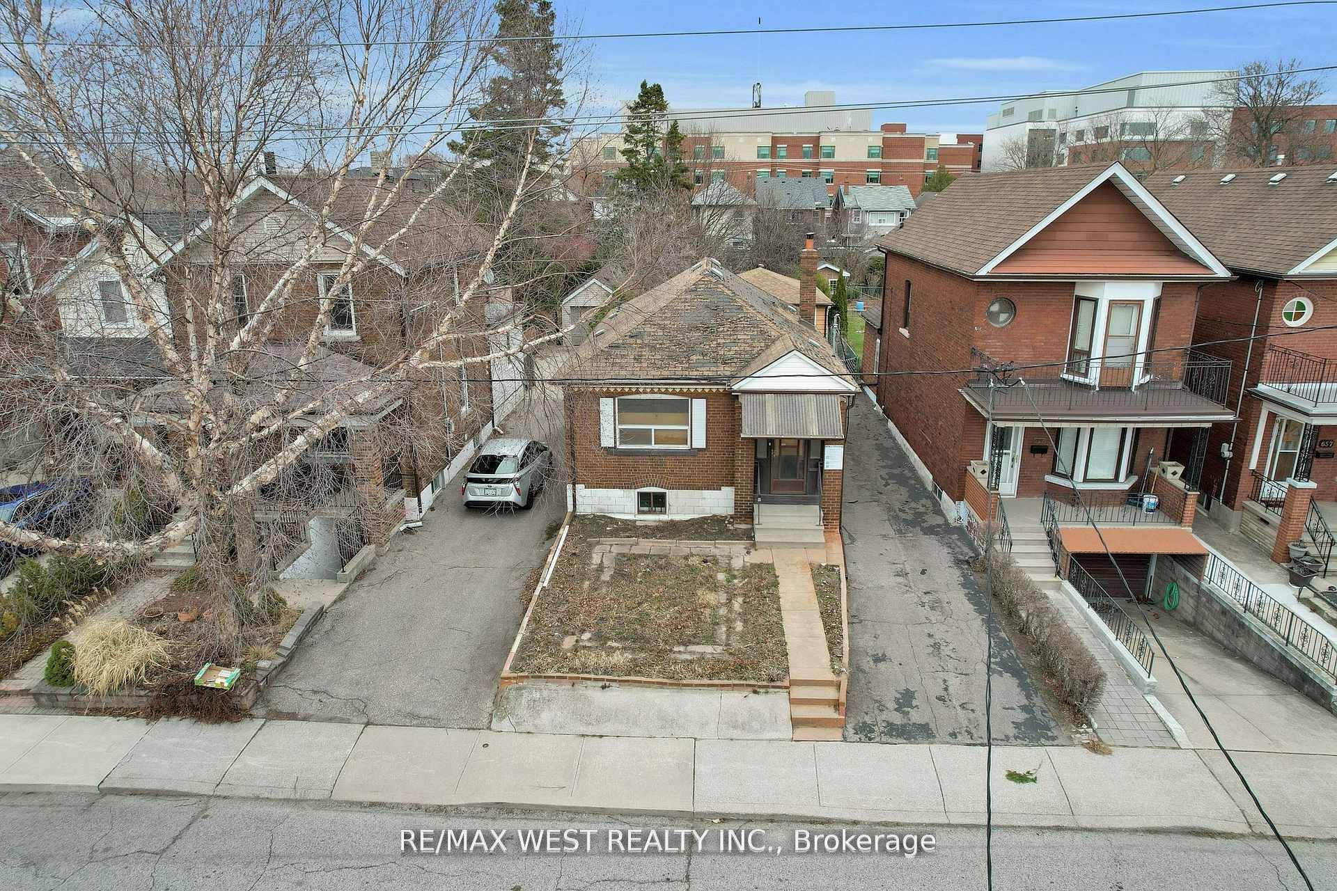 661 Beresford Avenue, Toronto, ON M6S 3C4 photo 2