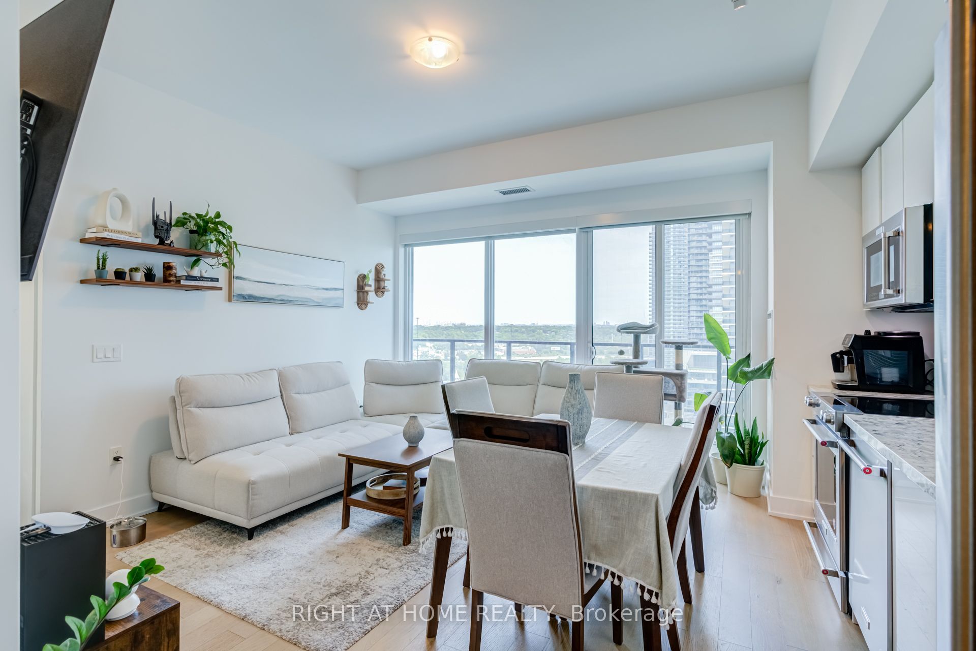 30 Shore Breeze Drive 1413, Toronto, ON M8V 0J1