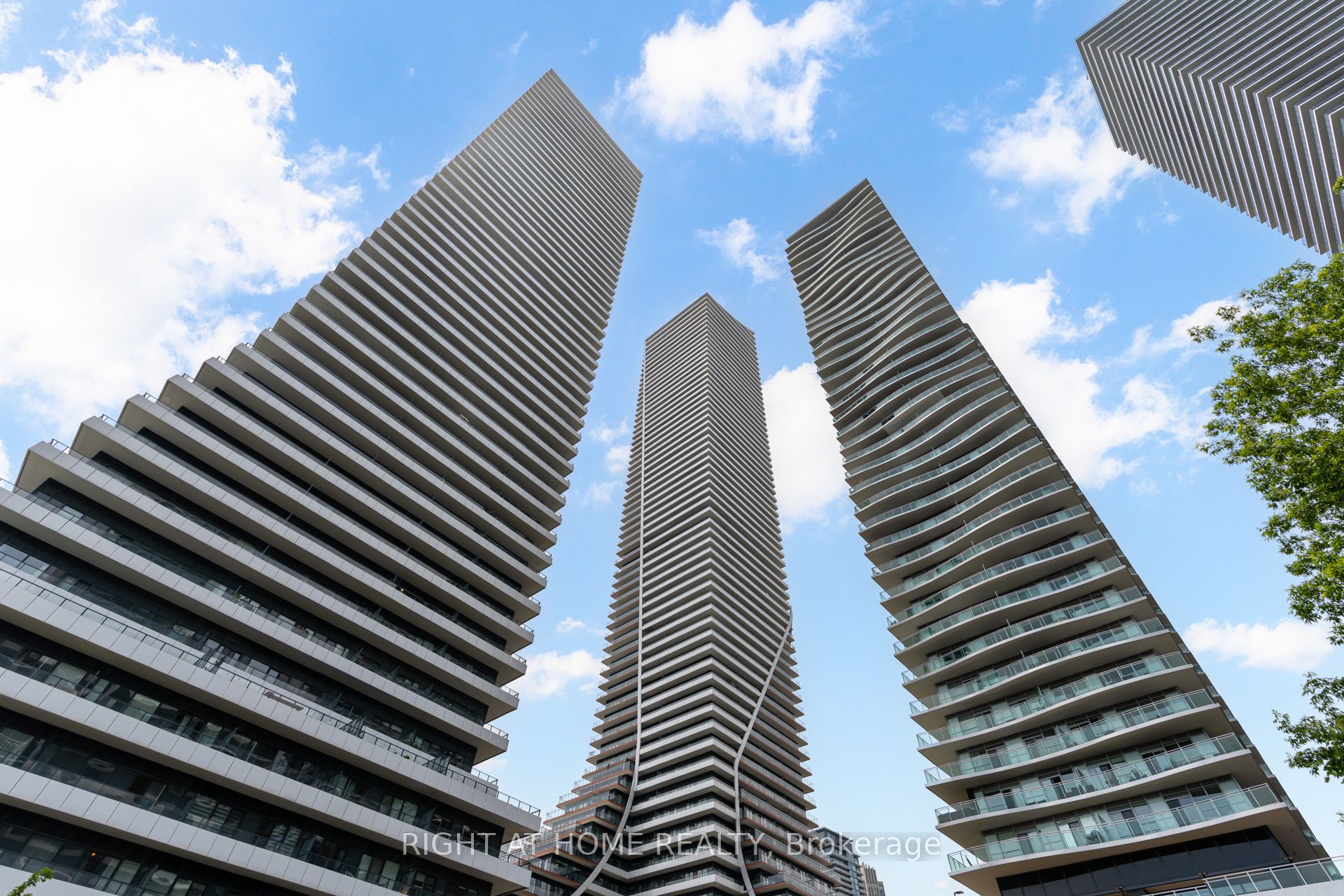 30 Shore Breeze Drive 1413, Toronto, ON M8V 0J1 photo 2
