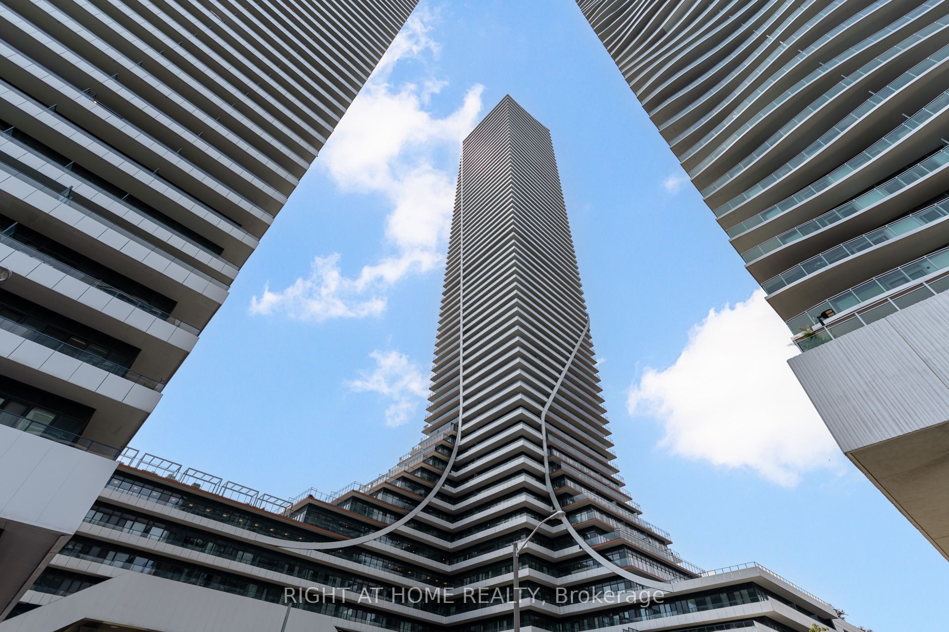 30 Shore Breeze Drive 1413, Toronto, ON M8V 0J1 photo 3