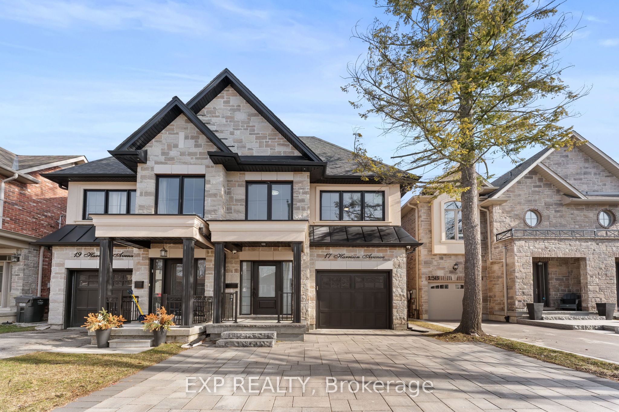 17 Harrison Avenue, Mississauga, ON L5H 2N8 photo 2