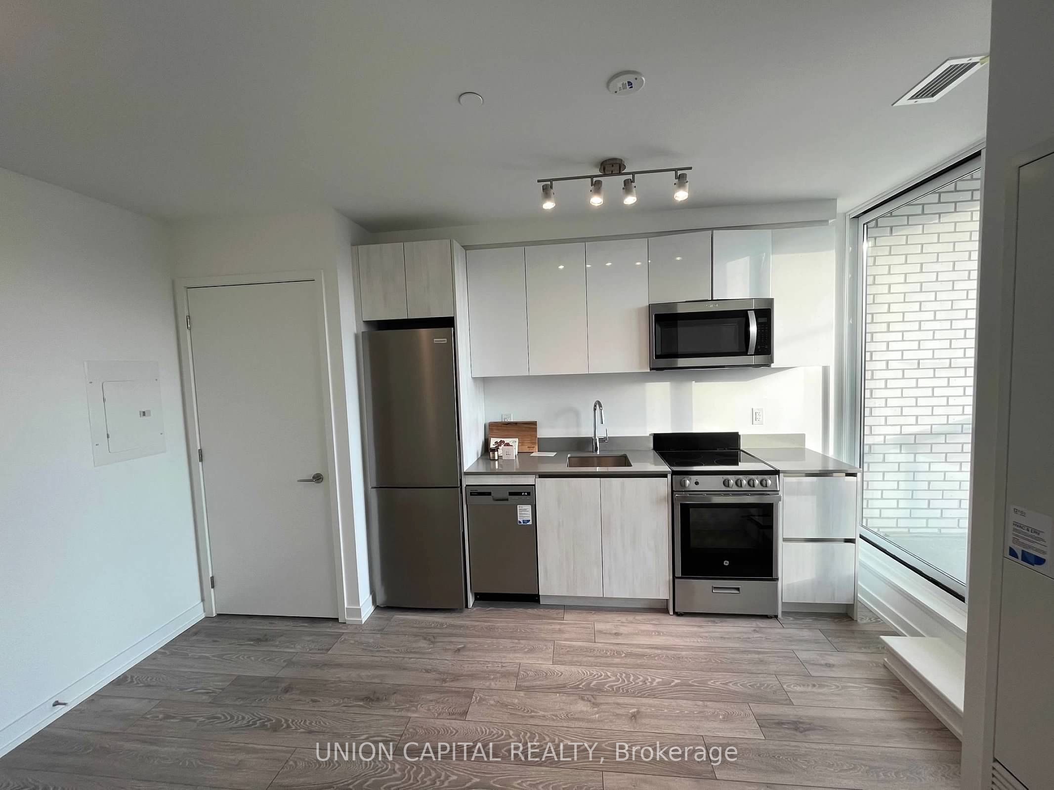3100 Keele Street 320, Toronto, ON M3M 0E1 photo 4