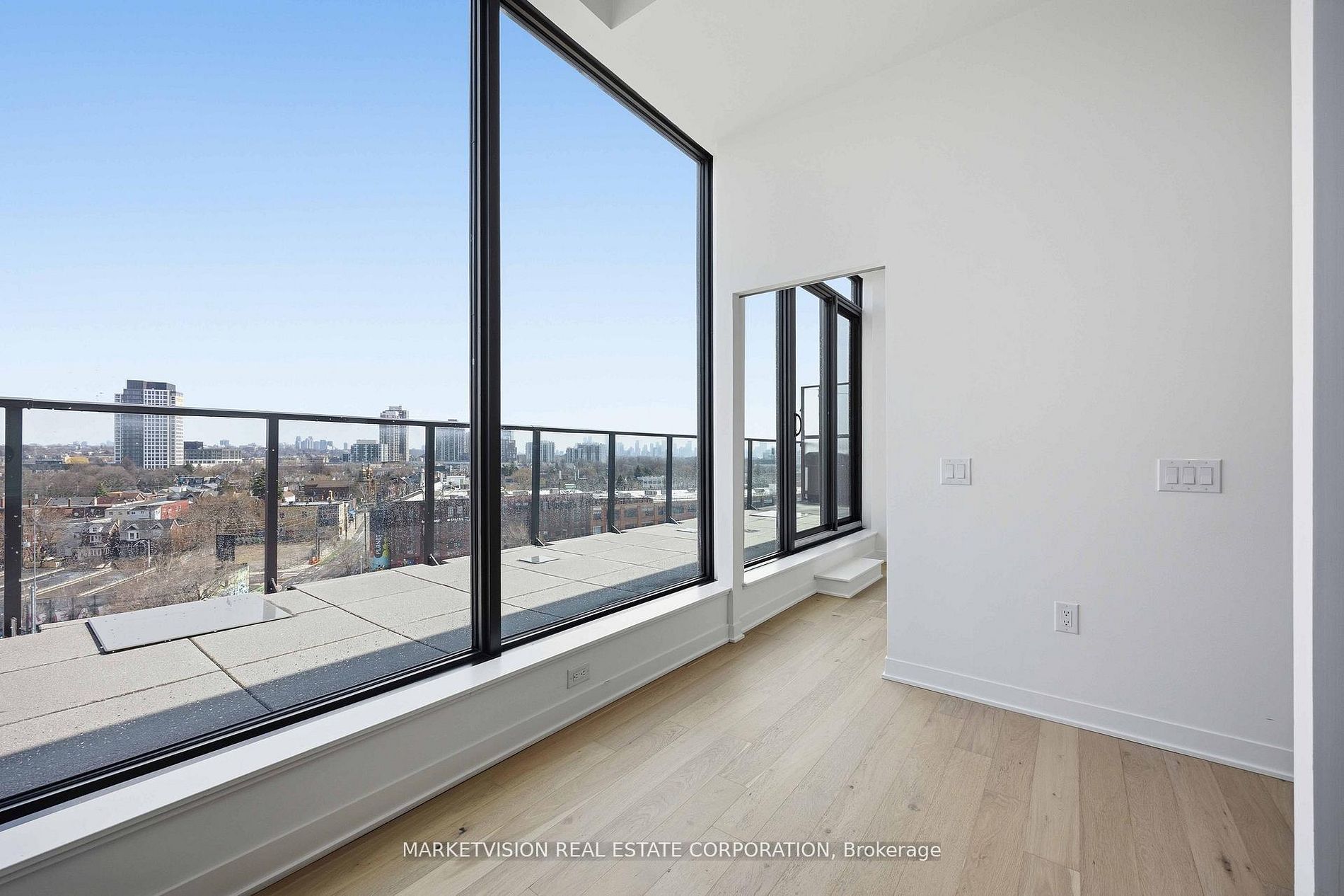 2625 Dundas Street W 902, Toronto, ON M6P 0C5 photo 2