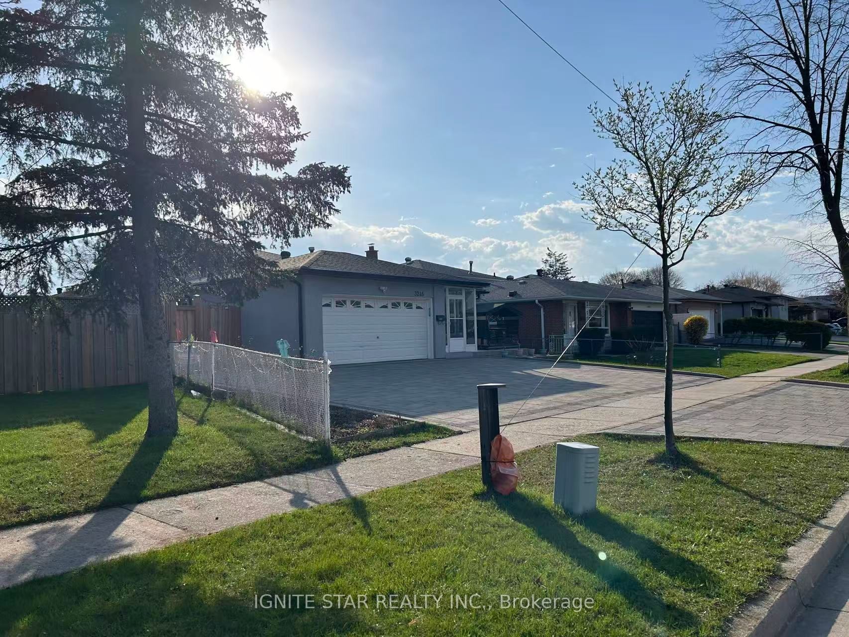 3246 Oakglade Crescent, Mississauga, ON L5C 1X3
