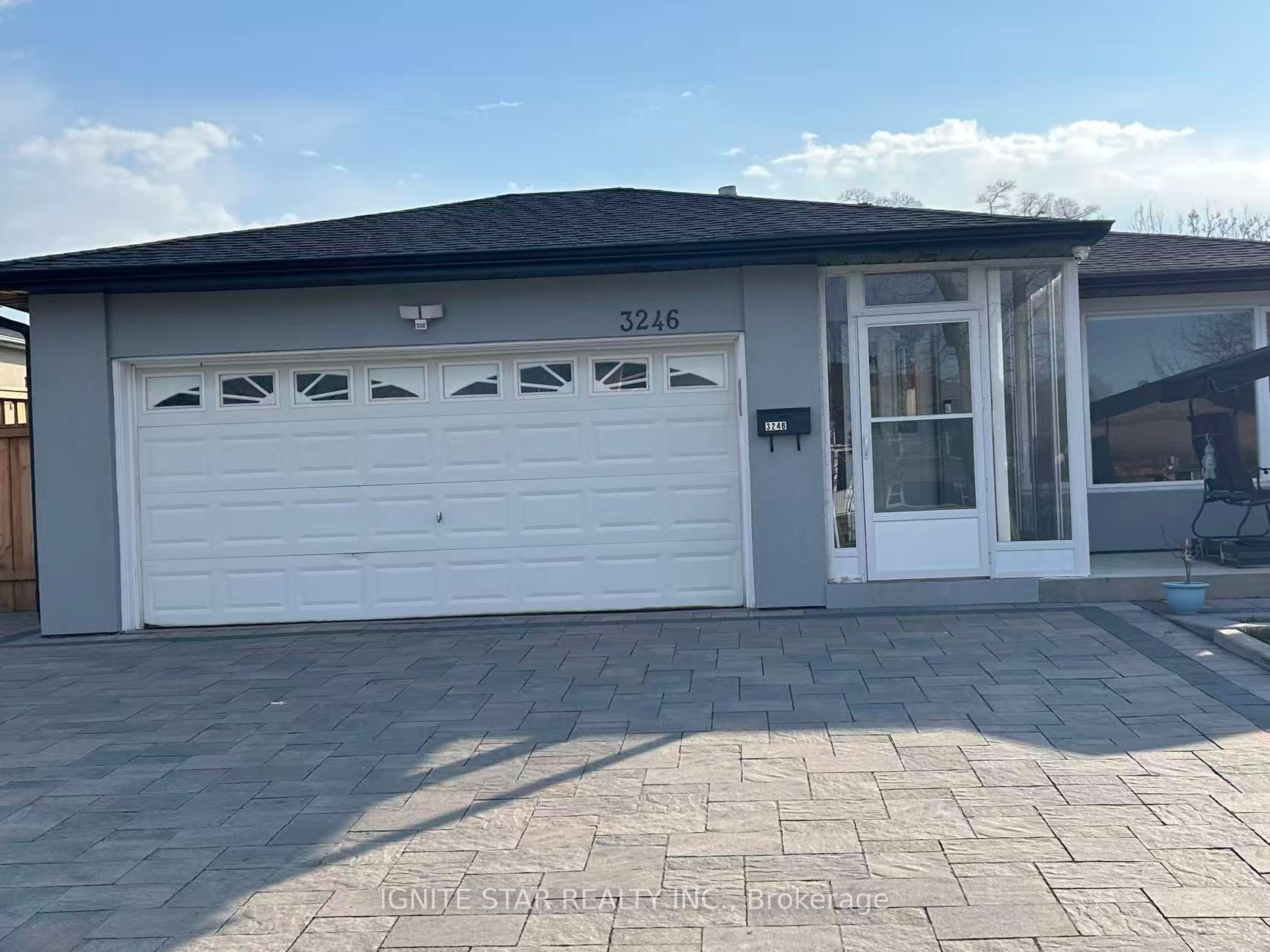 3246 Oakglade Crescent, Mississauga, ON L5C 1X3 photo 3