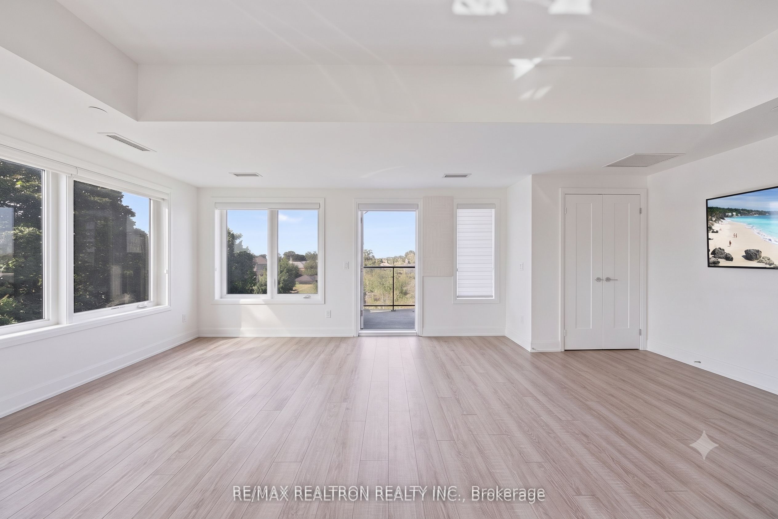 155 Downsview Park Boulevard 206, Toronto, ON M3K 0E3 photo 3