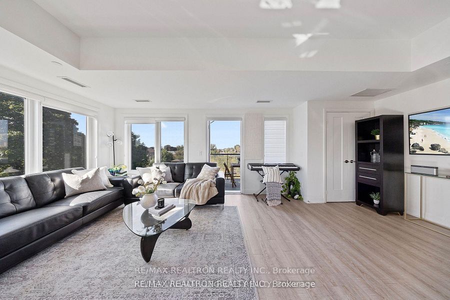 155 Downsview Park Boulevard 206, Toronto, ON M3K 0E3 photo 4