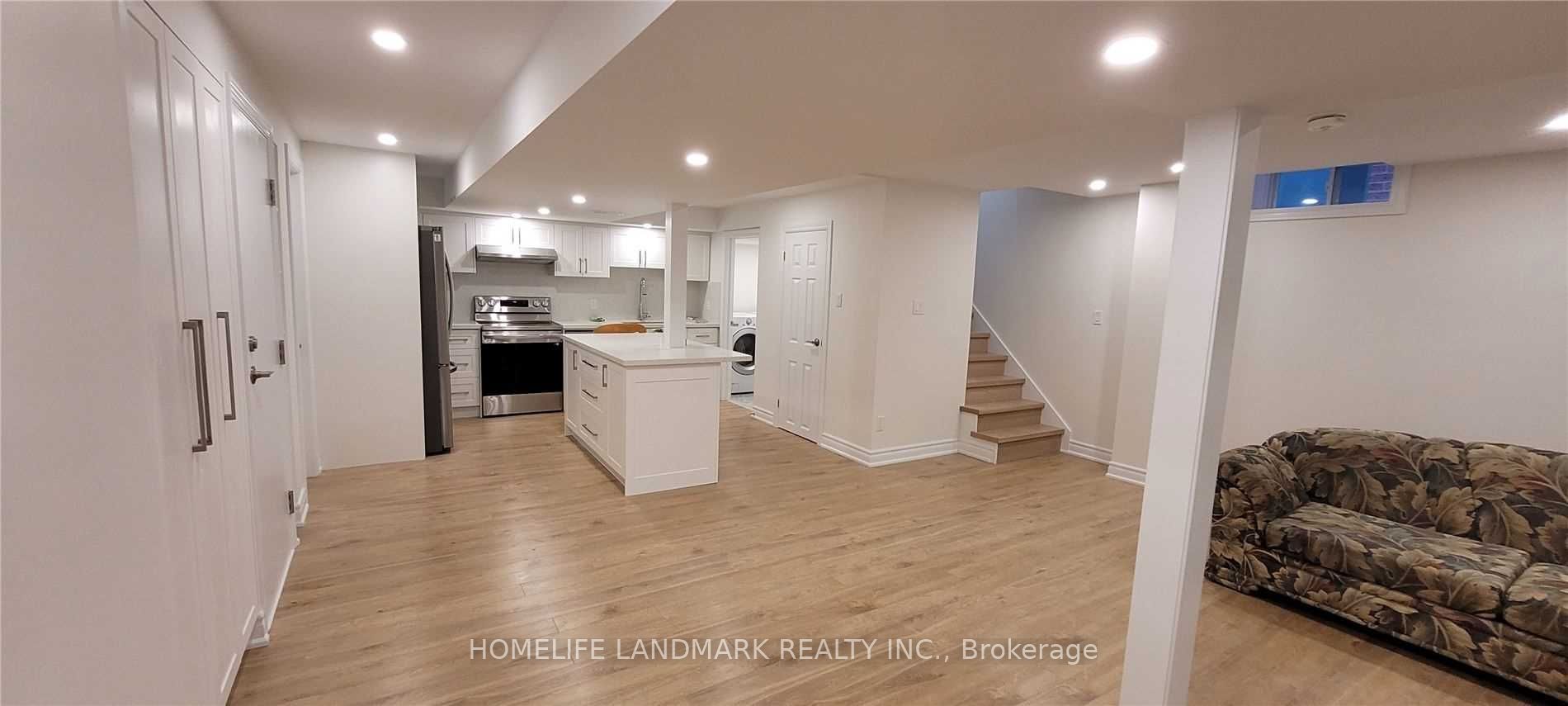 2564 Comet Court, Mississauga, ON L5K 2R4 photo 2