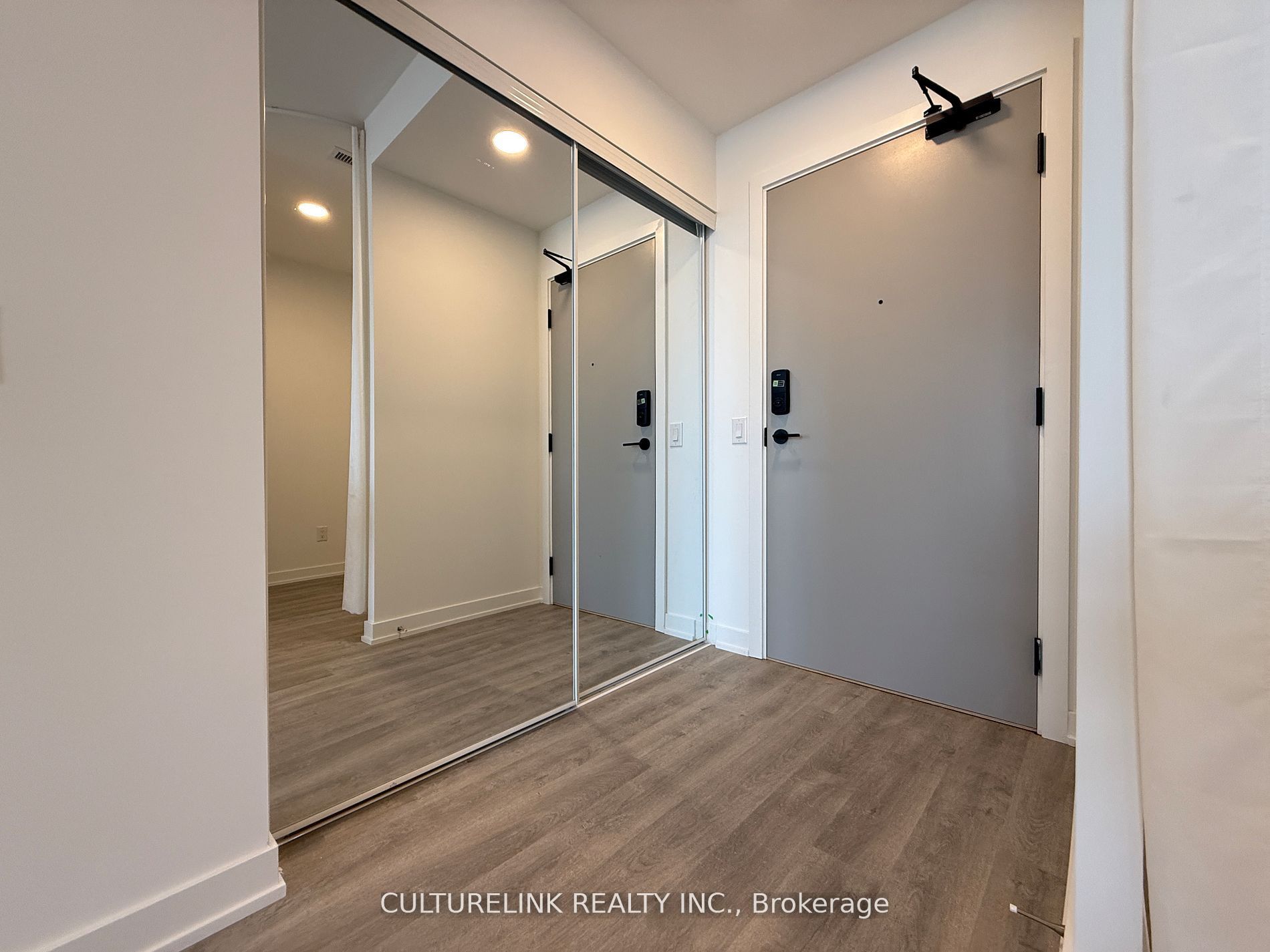 5105 Hurontario Street 1604, Mississauga, ON L4Z 0C9 photo 4