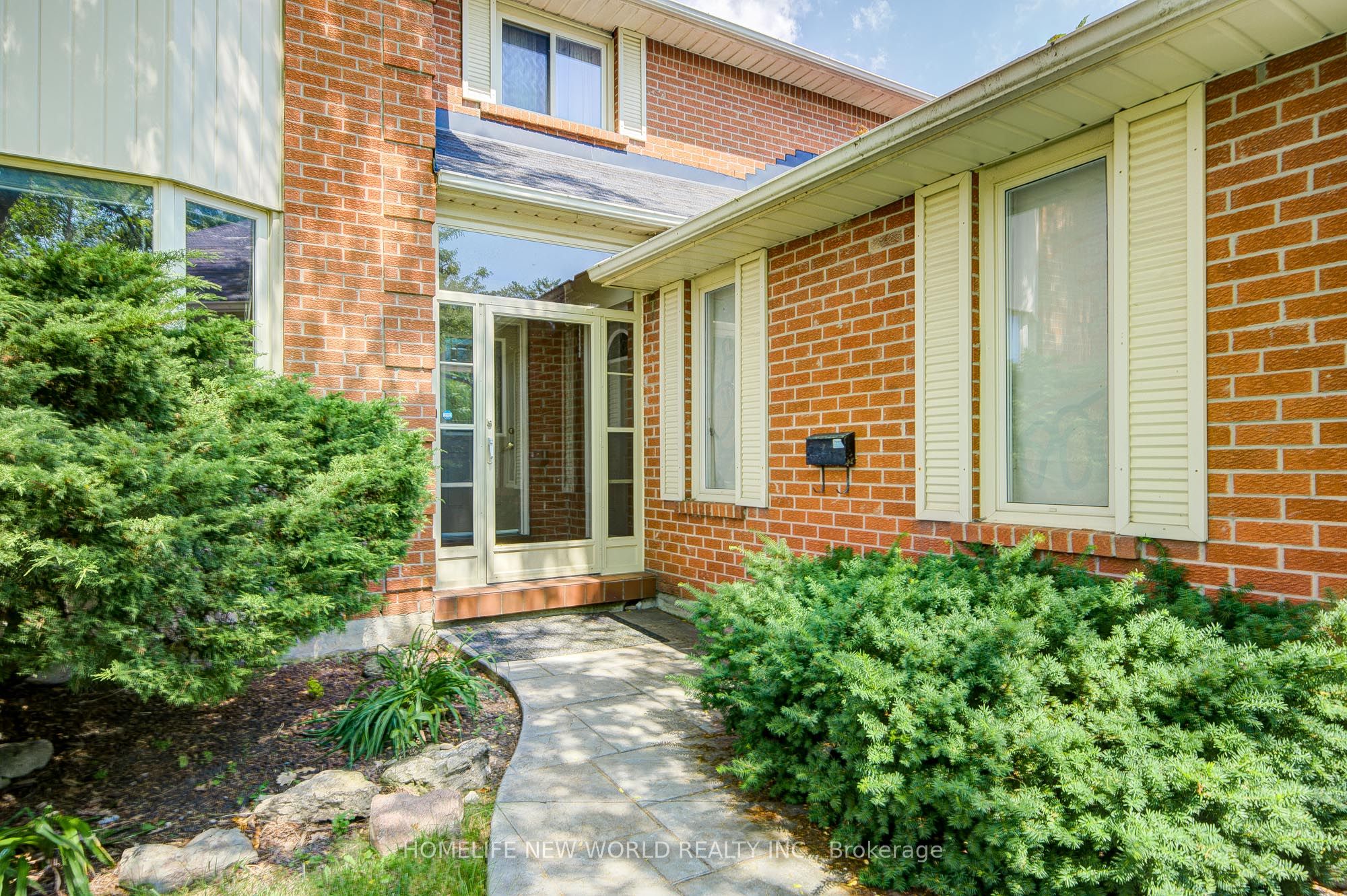 4468 Beacon Lane, Mississauga, ON L5C 4K9 photo 2