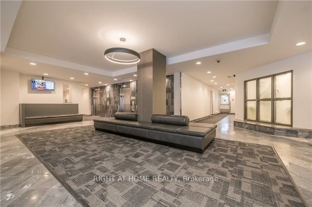 350 Webb Drive 1807, Mississauga, ON L5B 3W4 photo 2