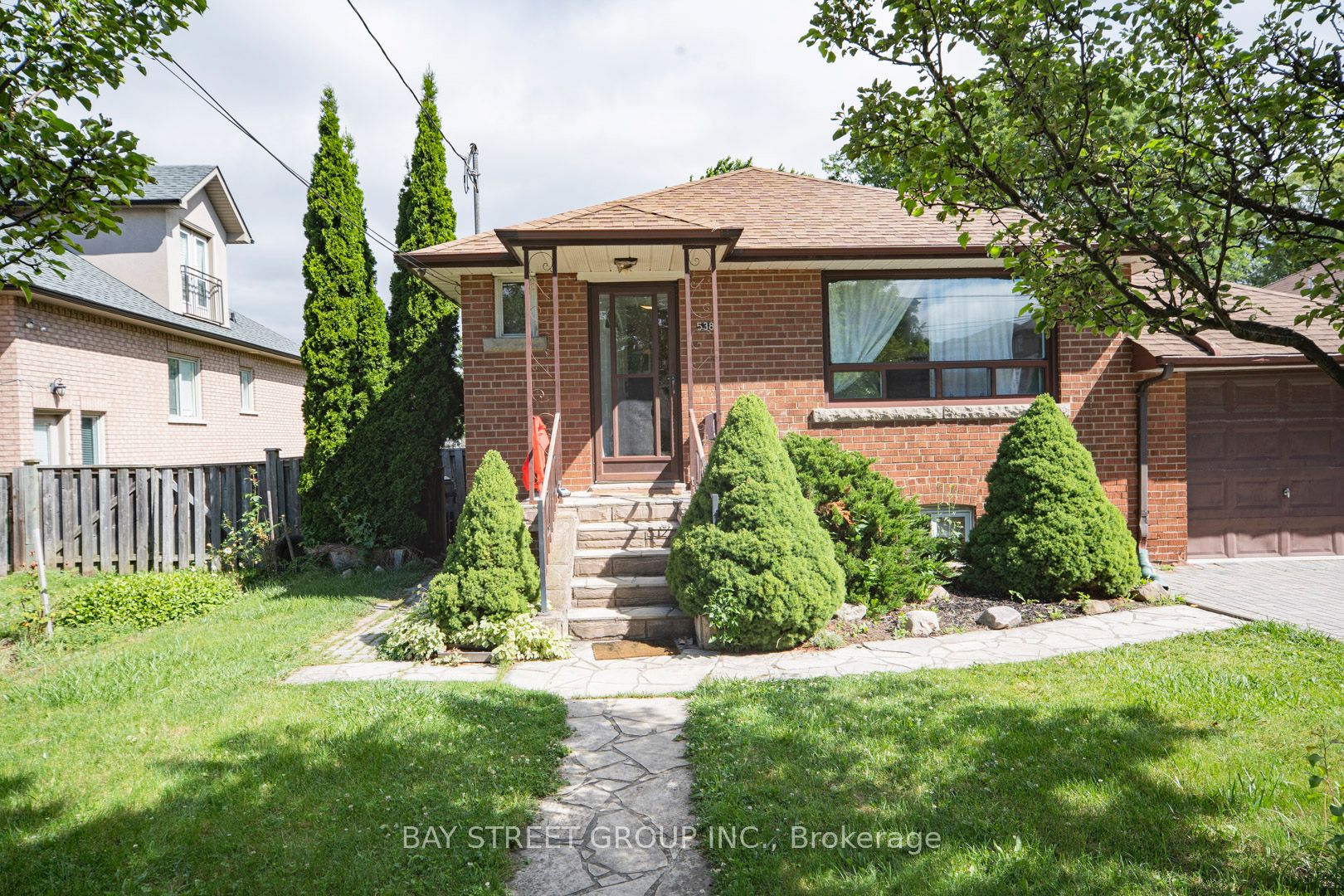 538 Queens Drive Basement, Toronto, ON M6L 1M8
