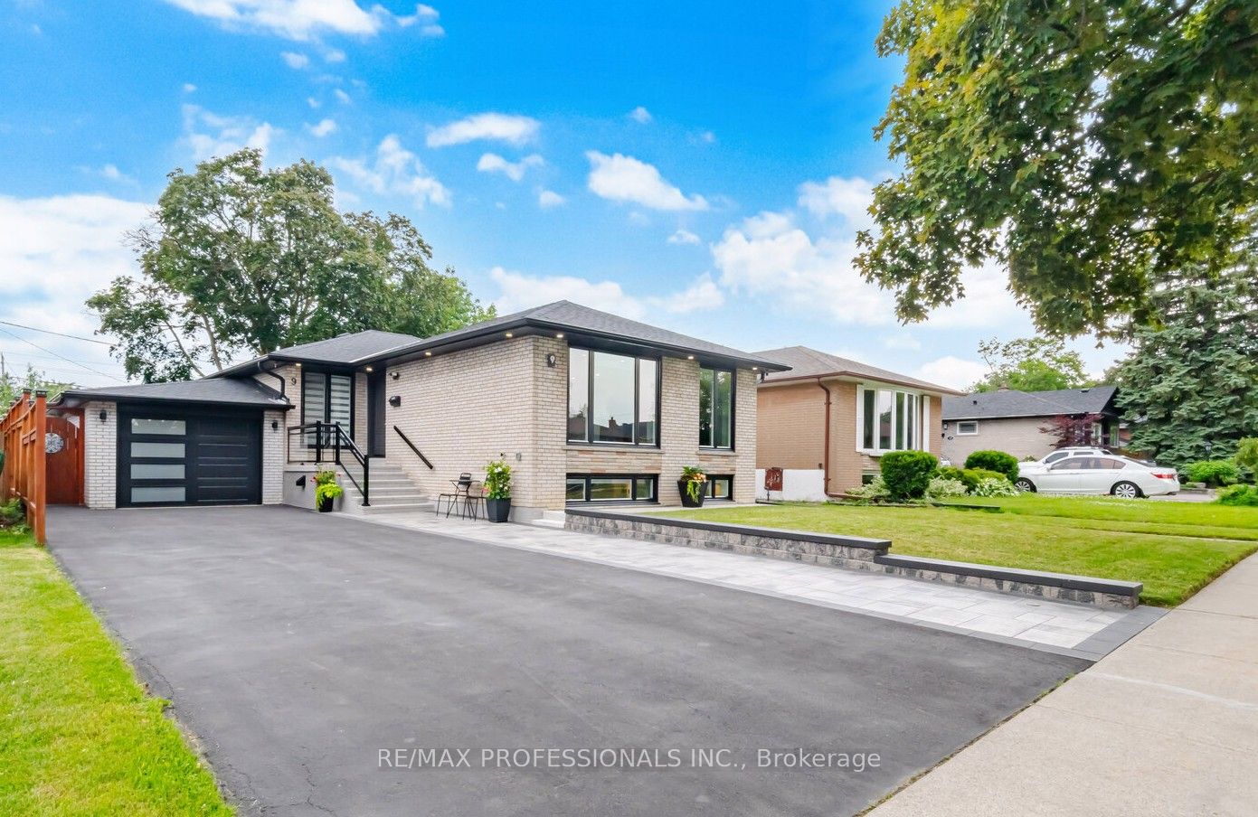 9 Tynevale Drive, Toronto, ON M9R 2B3 photo 2