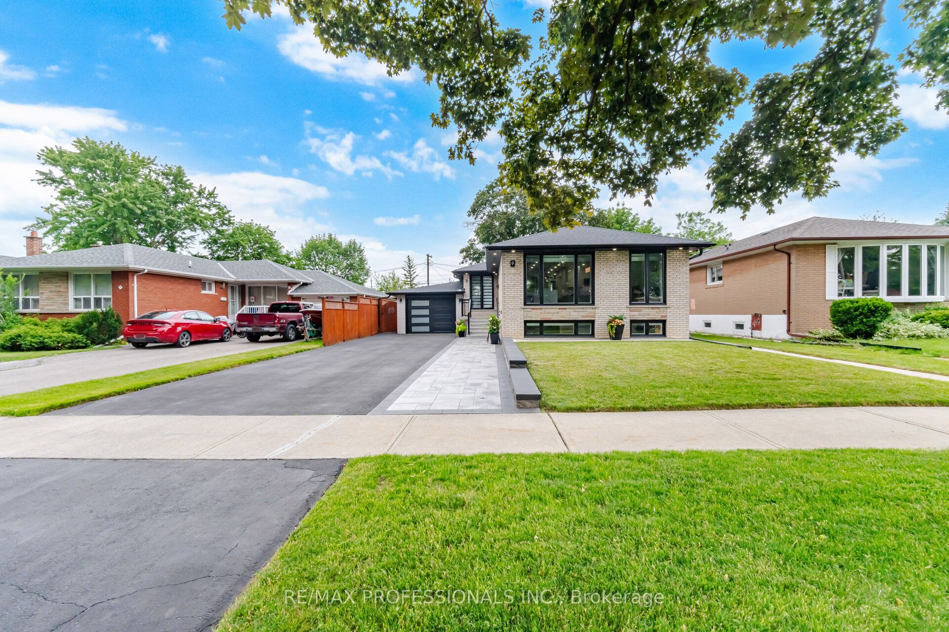 9 Tynevale Drive, Toronto, ON M9R 2B3 photo 3