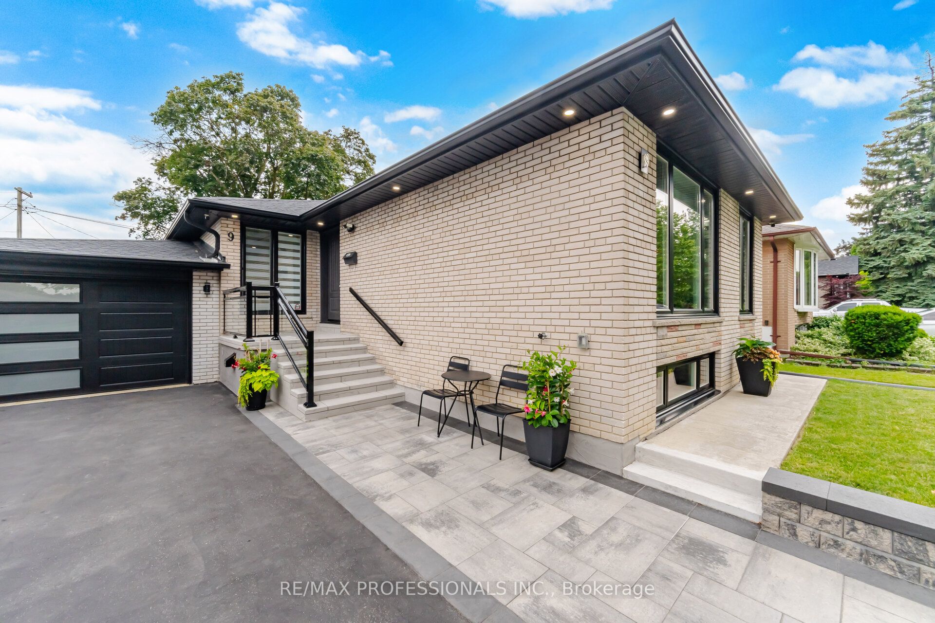 9 Tynevale Drive, Toronto, ON M9R 2B3 photo 4