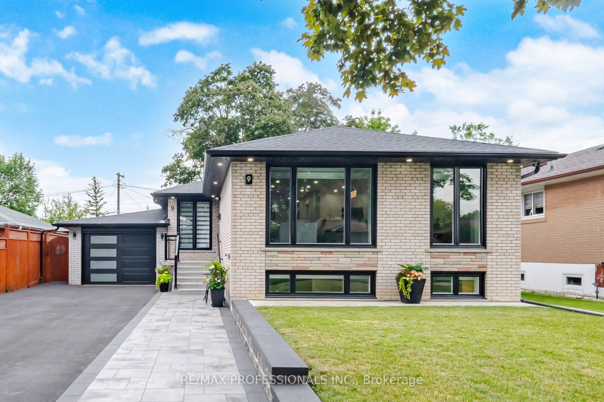 9 Tynevale Drive, Toronto, ON M9R 2B3 photo 5