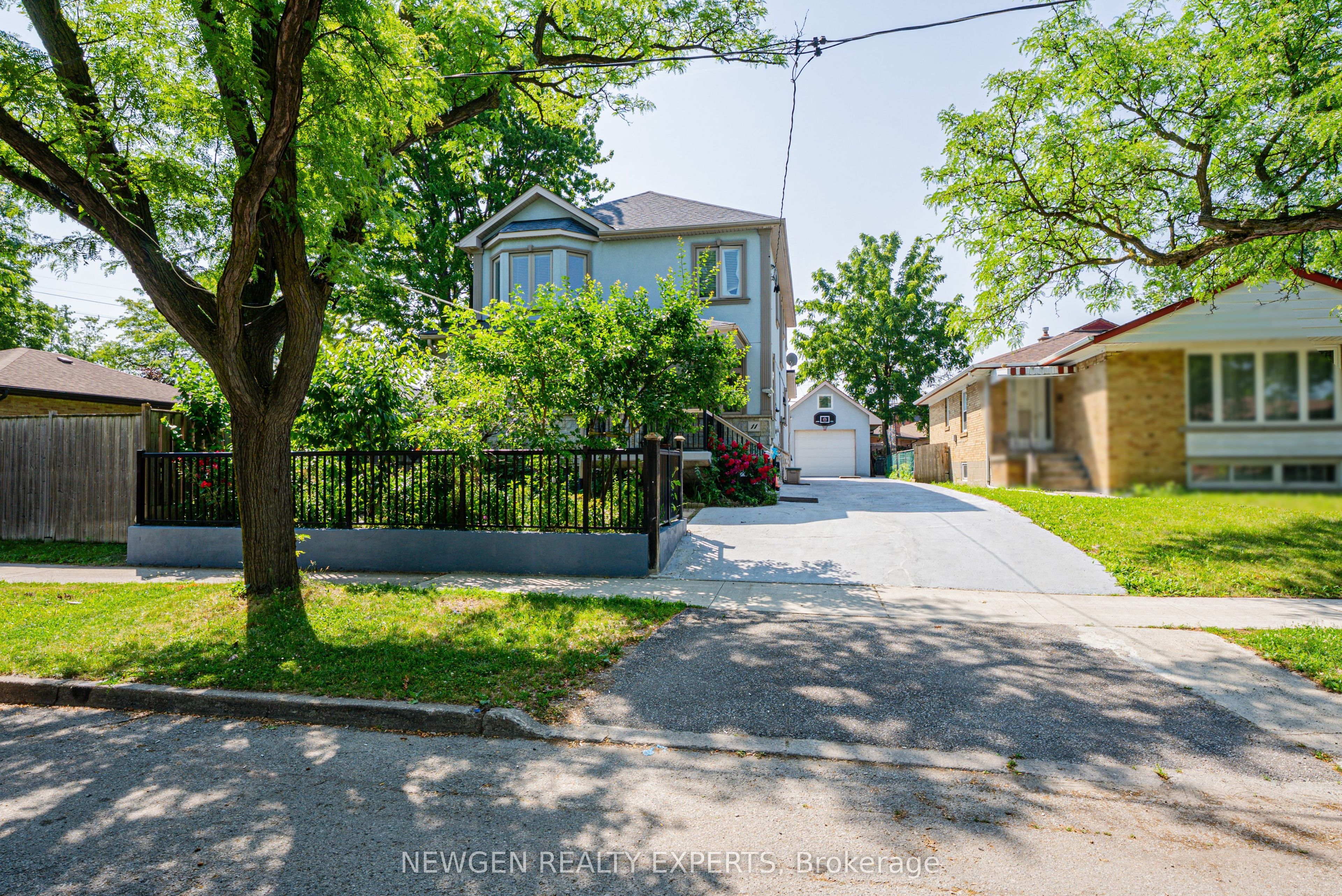 11 Benway Drive, Toronto, ON M9W 1Z2 photo 2