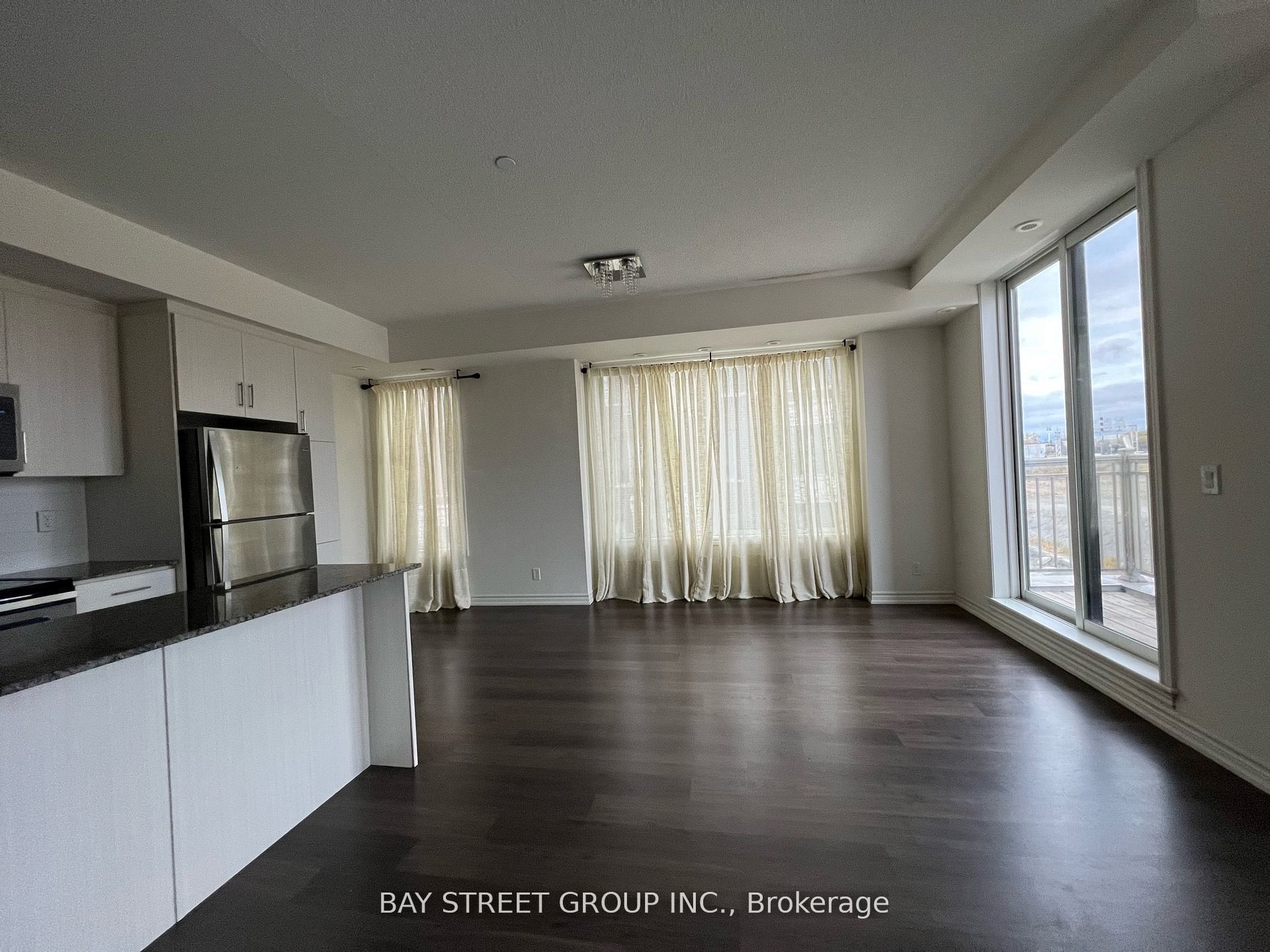 115 long branch Avenue 15, Toronto, ON M8W 0A9