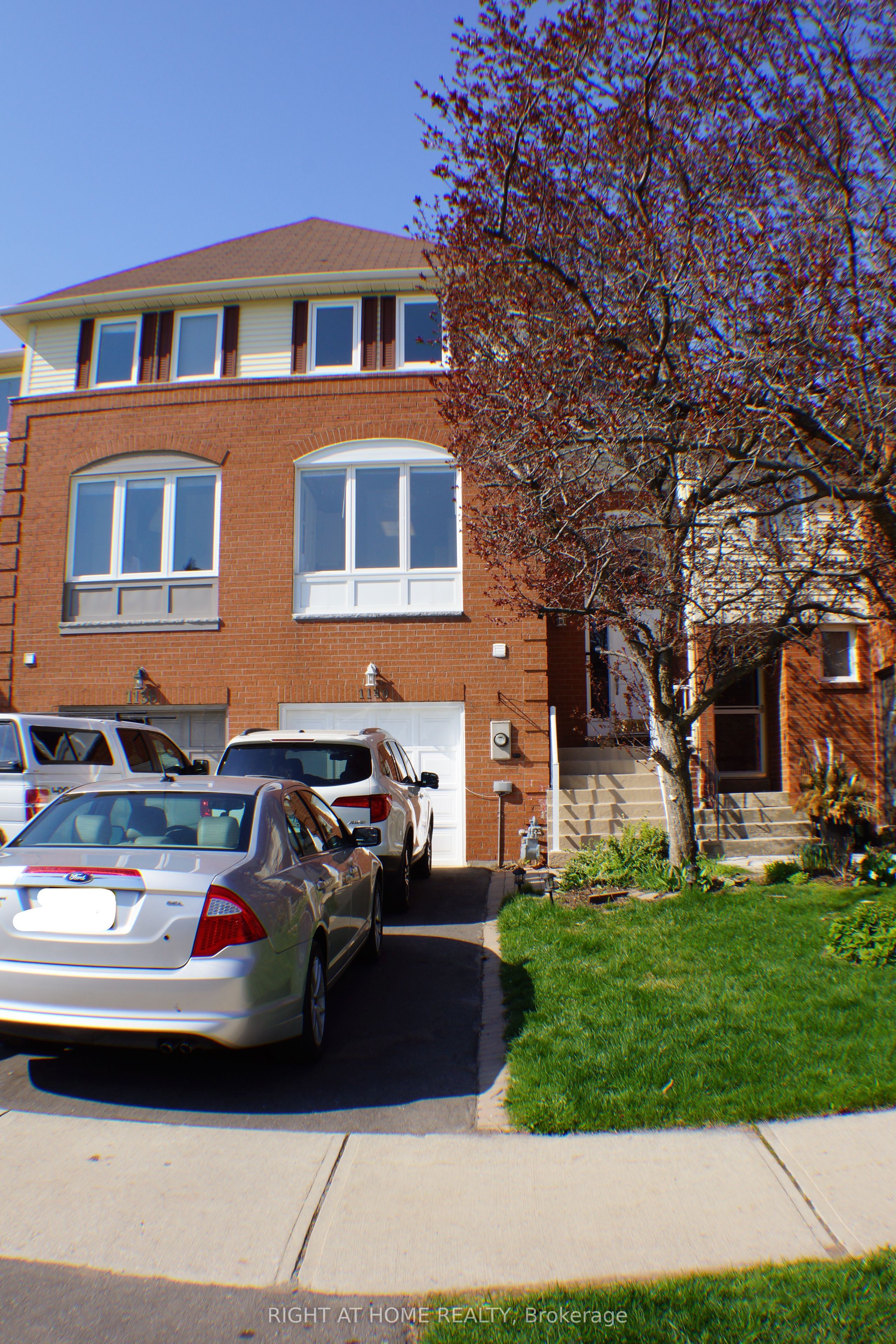 1140 Leewood Drive, Oakville, ON L6M 3B7