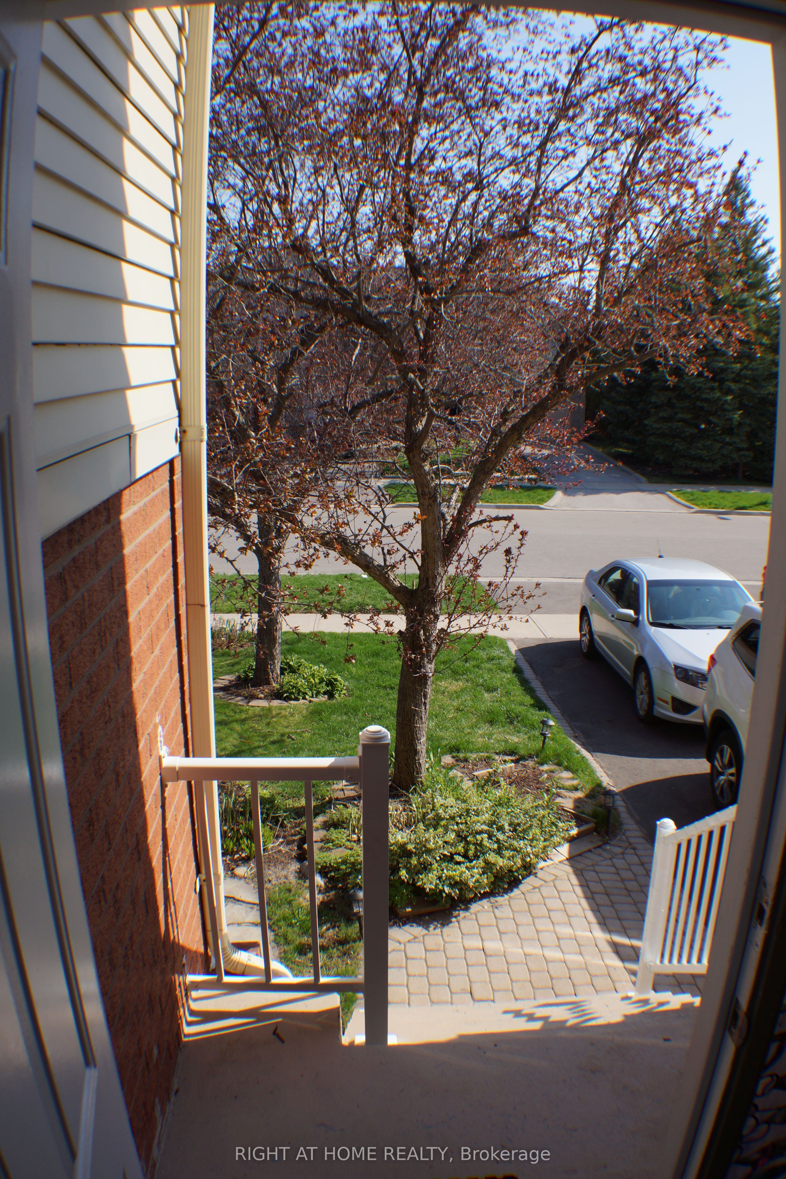 1140 Leewood Drive, Oakville, ON L6M 3B7 photo 2