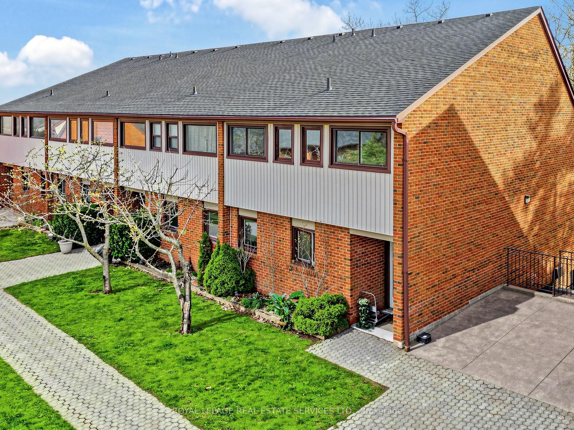 530 Falgarwood Drive 21, Oakville, ON L6H 1N3