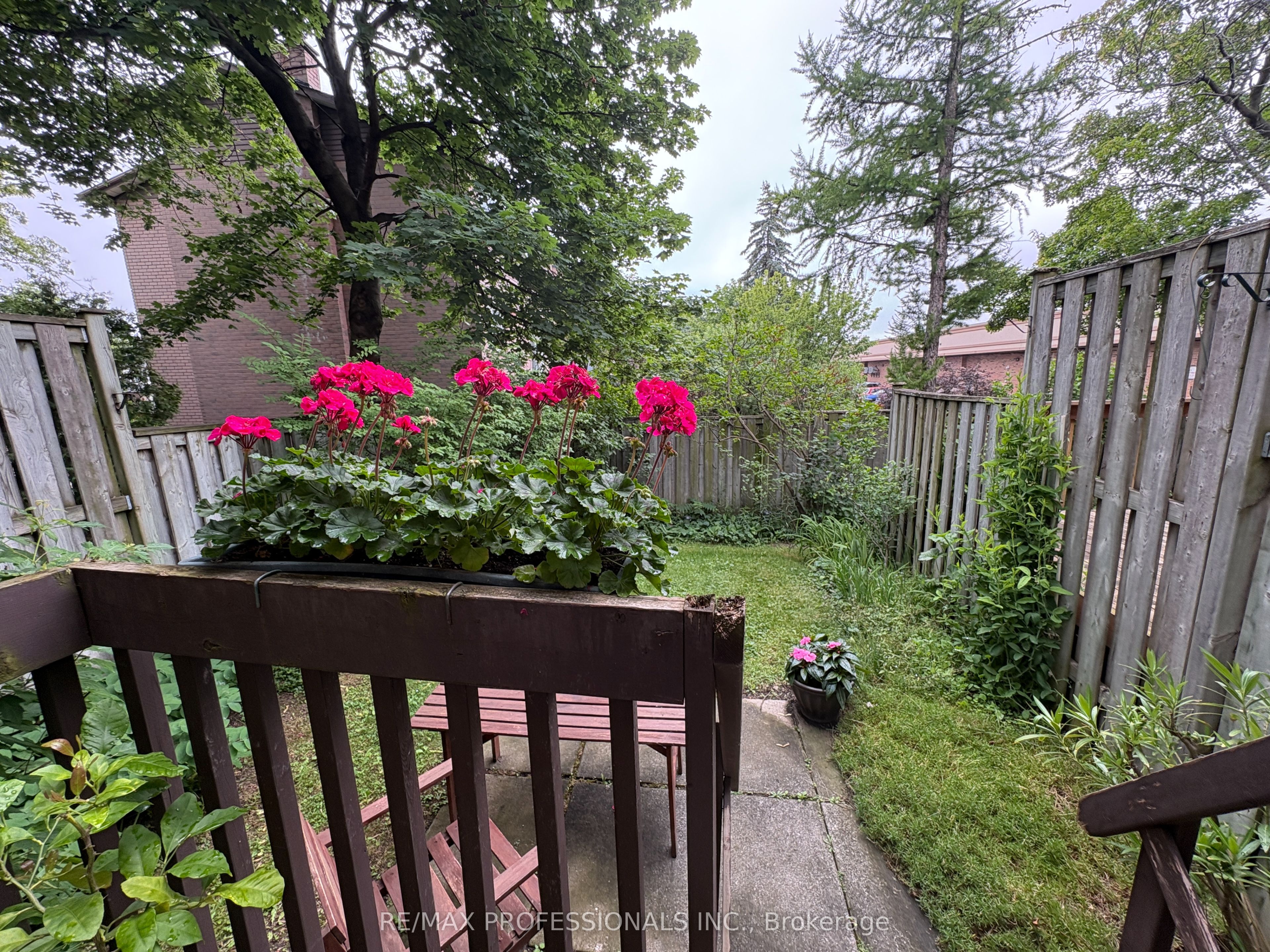 3345 Silverado Drive #2, Mississauga, ON L5A 2V1 photo 3
