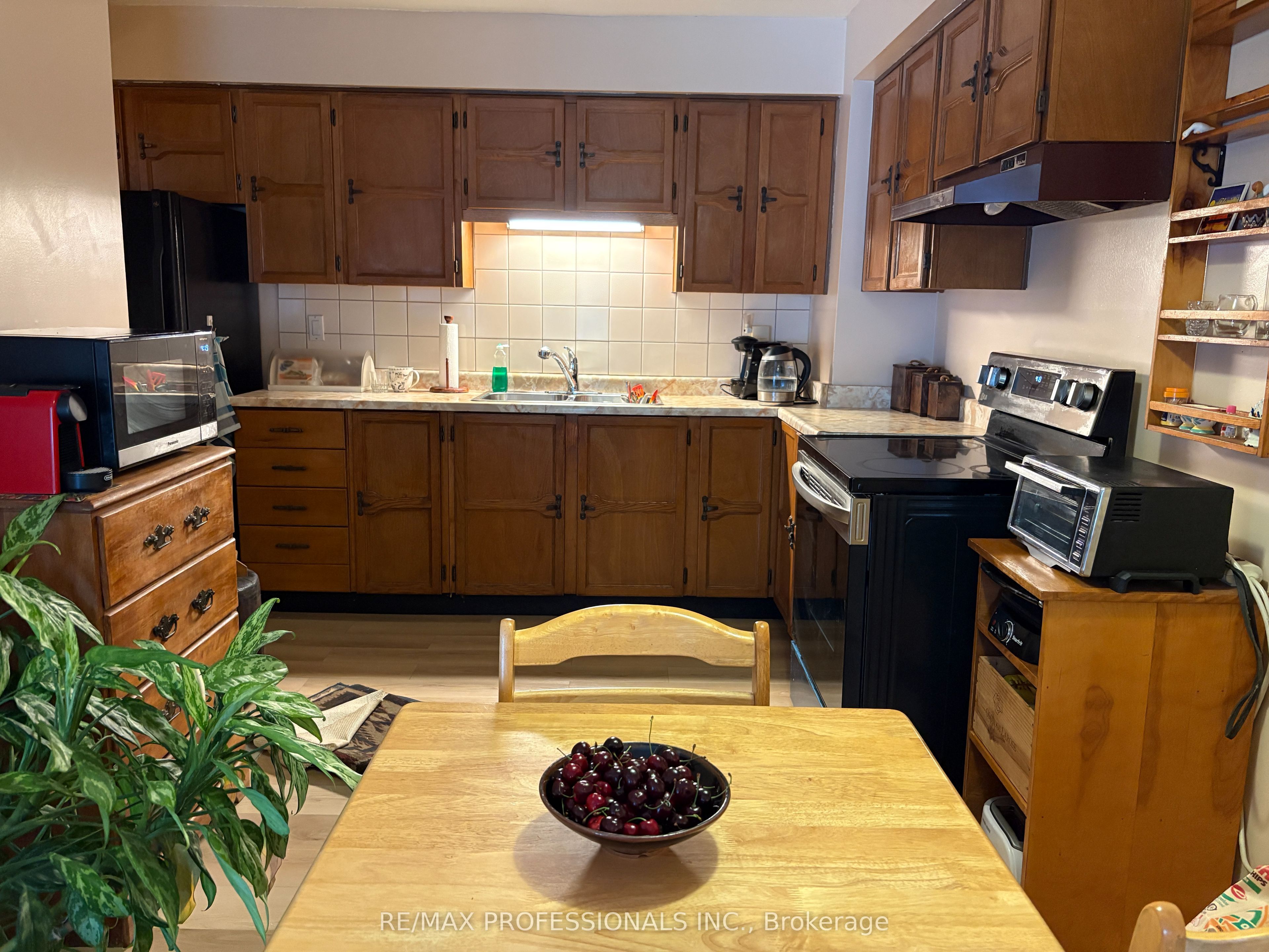 3345 Silverado Drive #2, Mississauga, ON L5A 2V1 photo 4