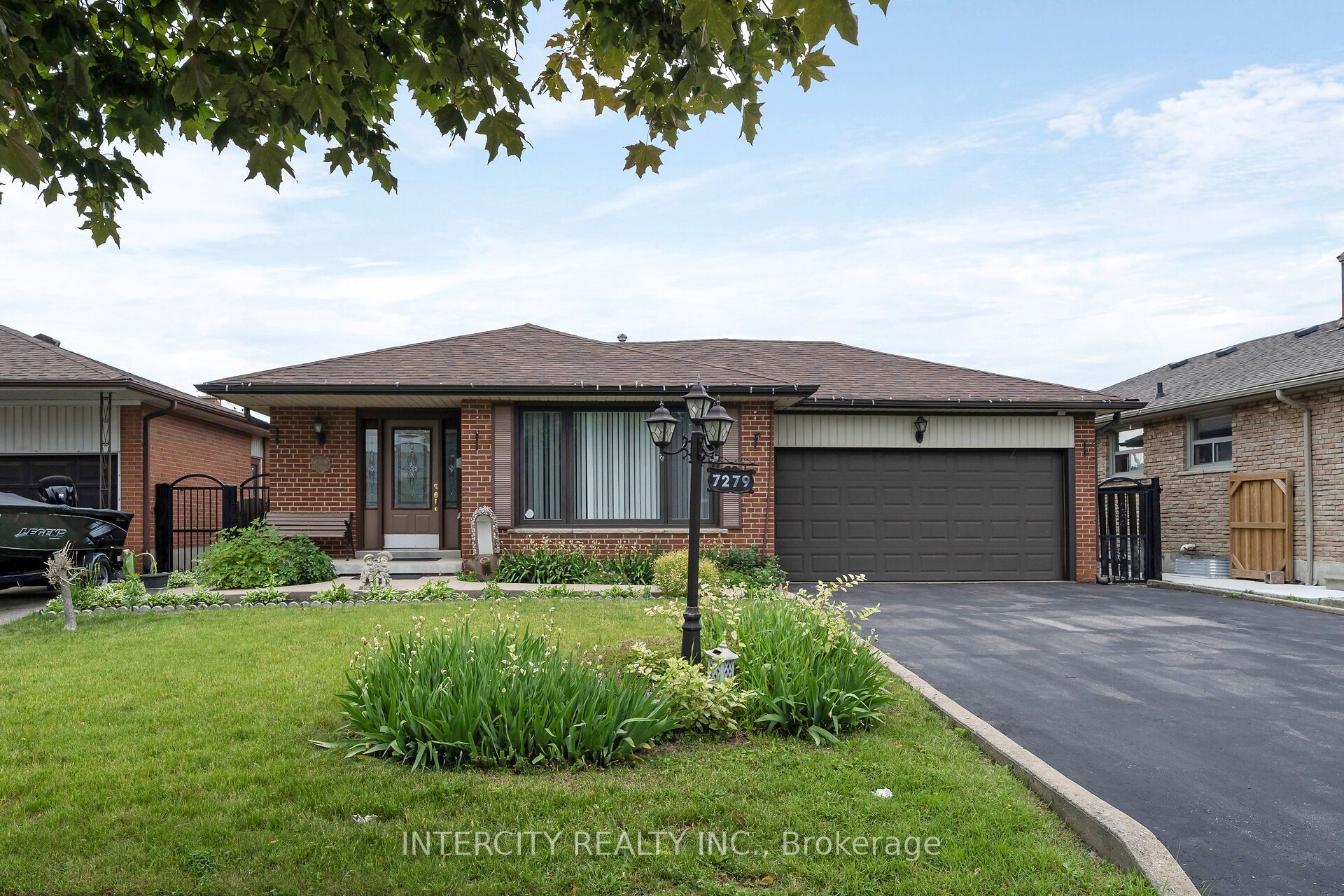 7279 Vernor Drive, Mississauga, ON L4T 2P5 photo 2
