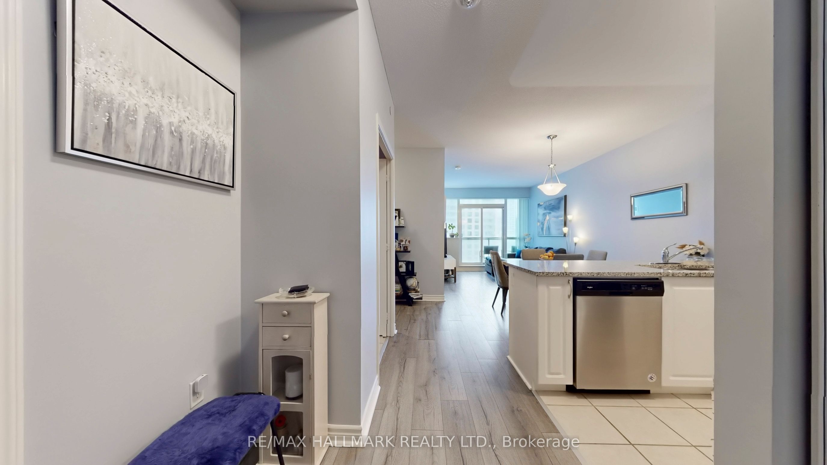 349 Rathburn Road W 910, Mississauga, ON L5B 0G9 photo 2