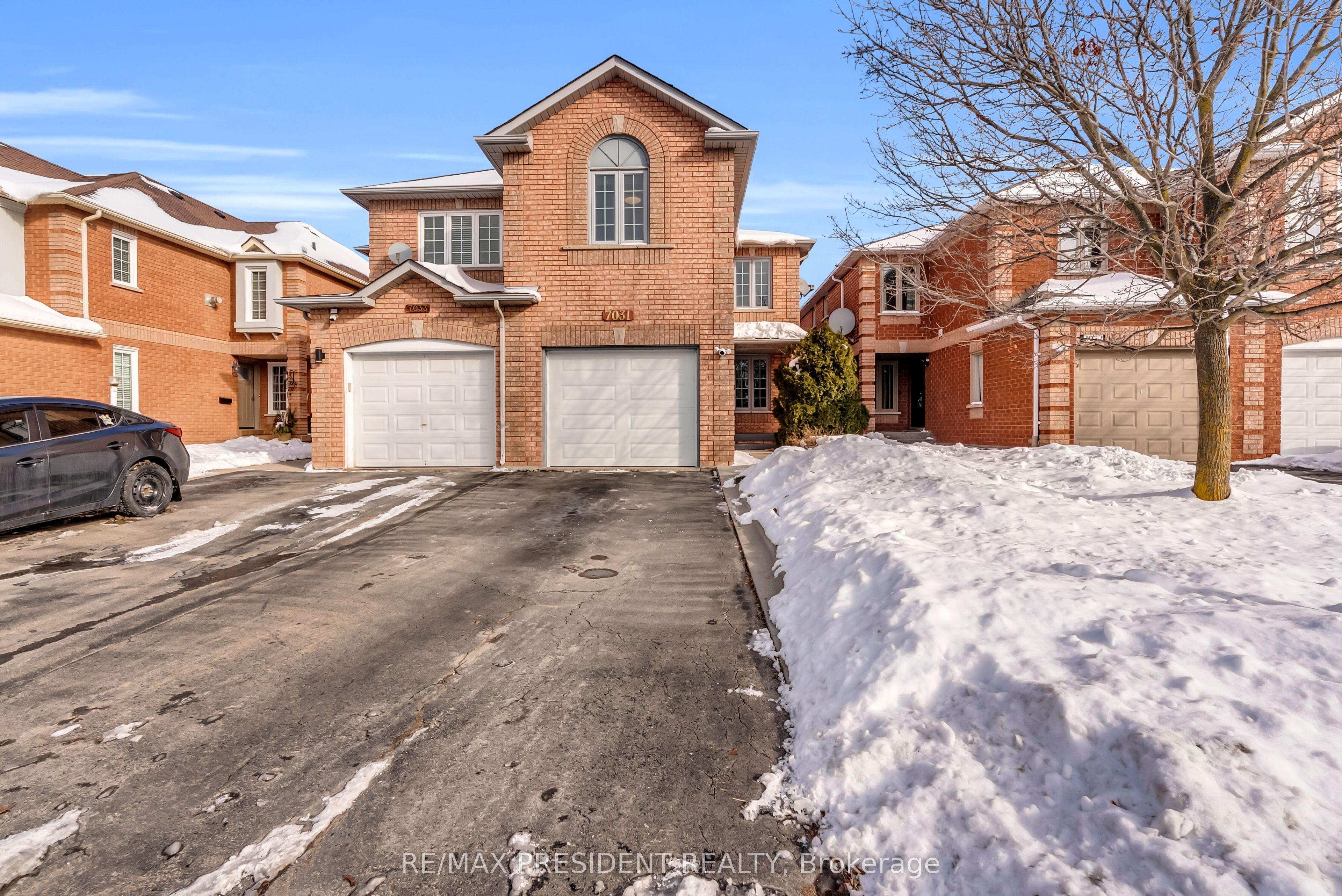 7031 Graydon Court, Mississauga, ON L5N 7H4 photo 2