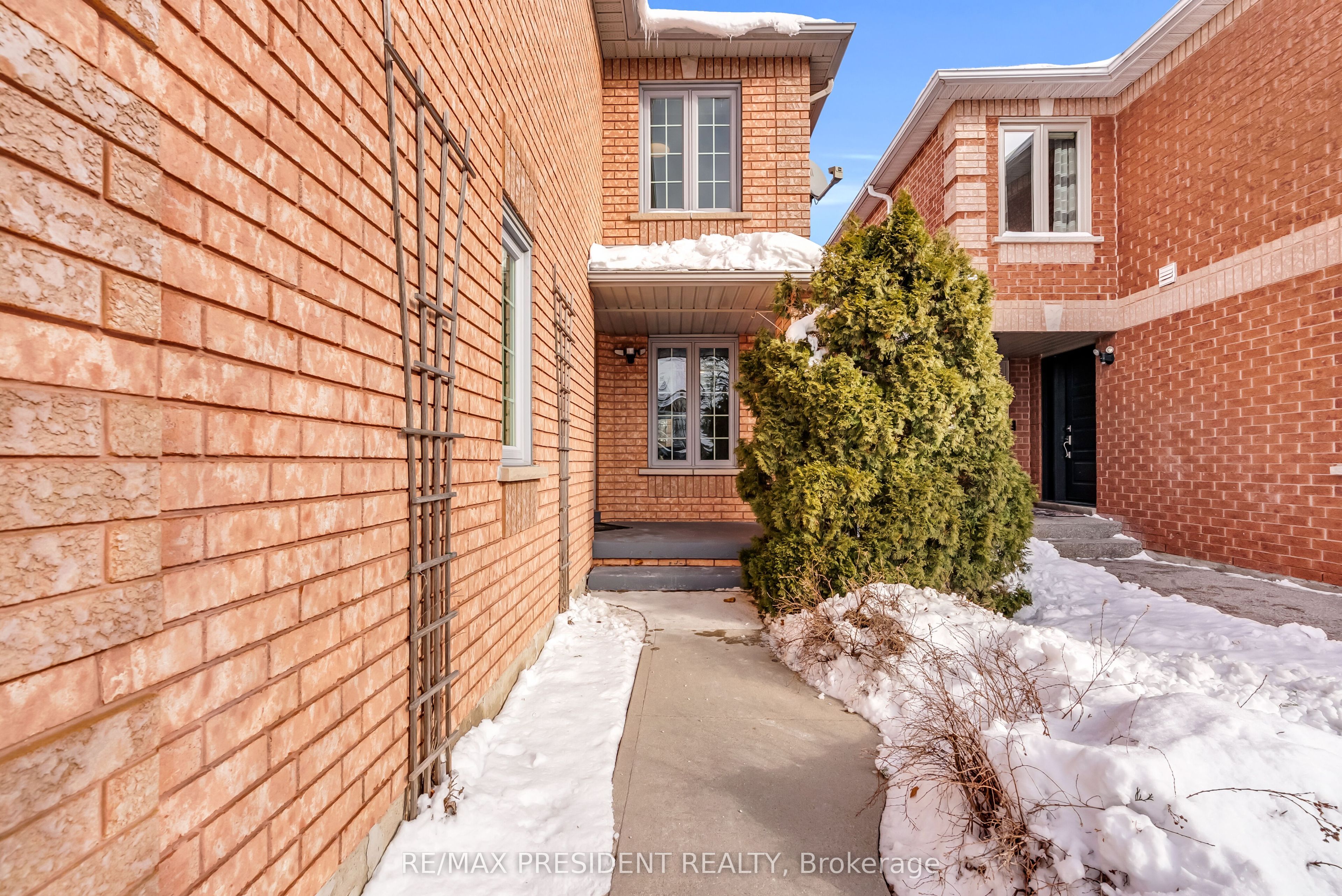 7031 Graydon Court, Mississauga, ON L5N 7H4 photo 4
