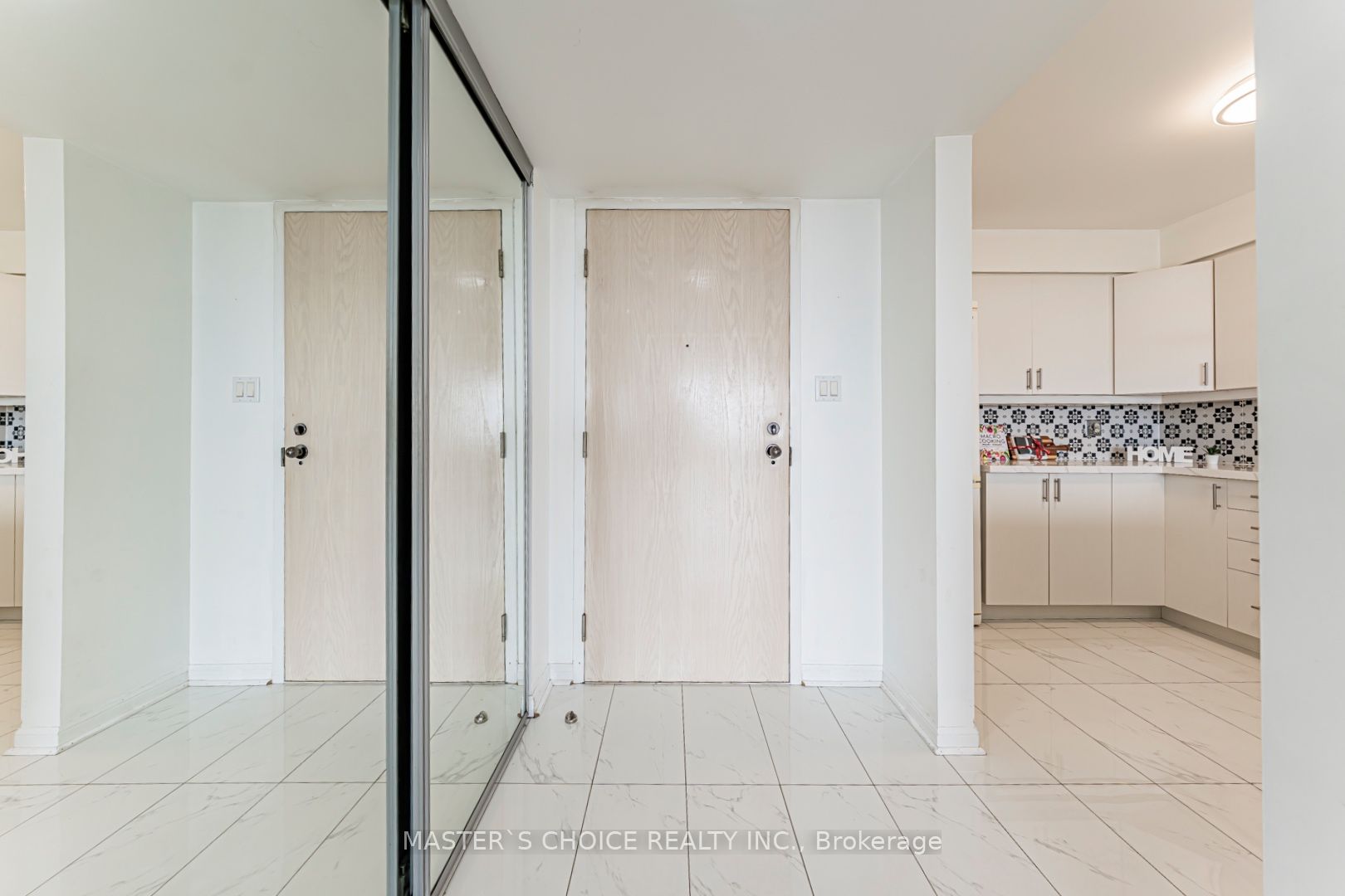 50 Eglinton Avenue W 1110, Mississauga, ON L5R 3P5 photo 2