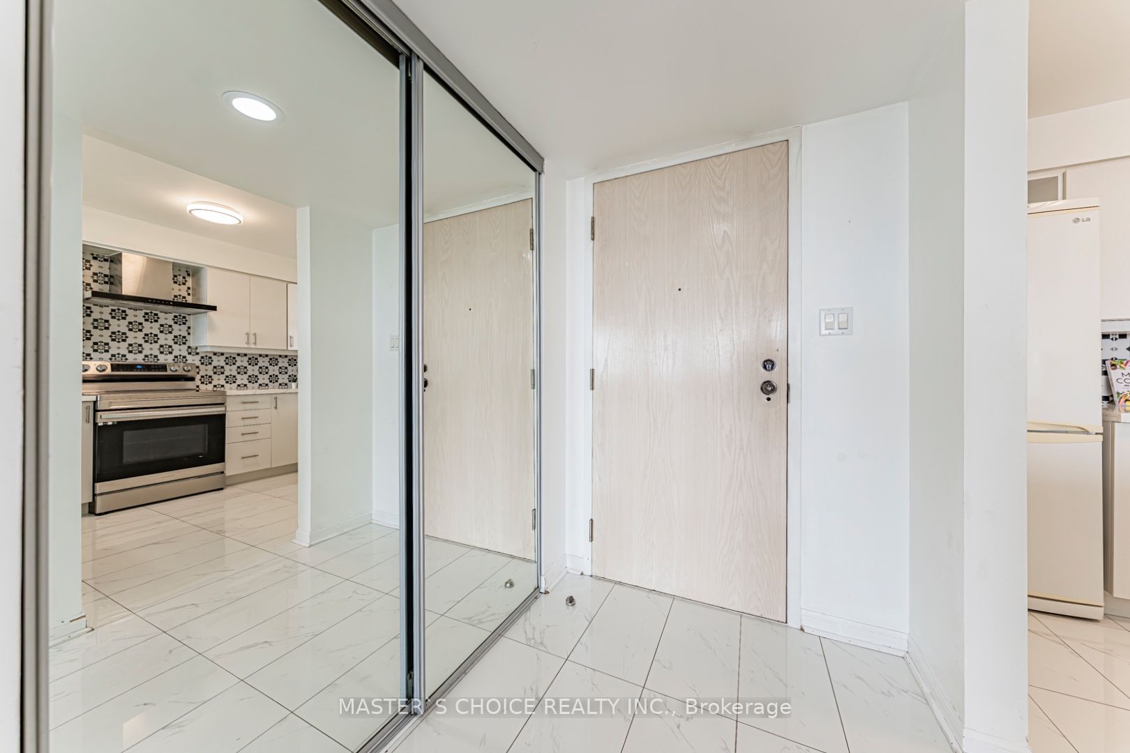 50 Eglinton Avenue W 1110, Mississauga, ON L5R 3P5 photo 3