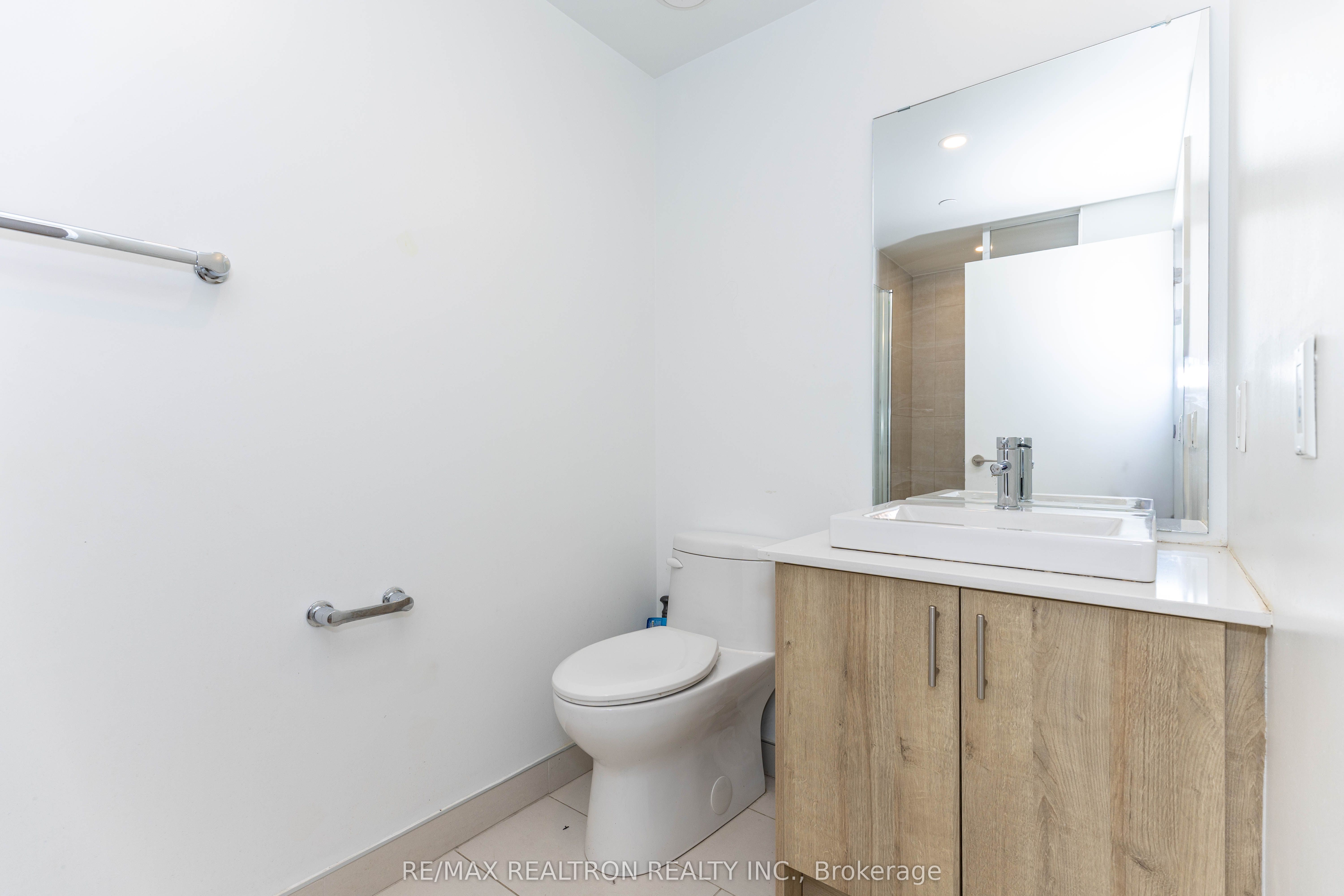 1195 The Queensway 610, Toronto, ON M8Z 1R6 photo 4