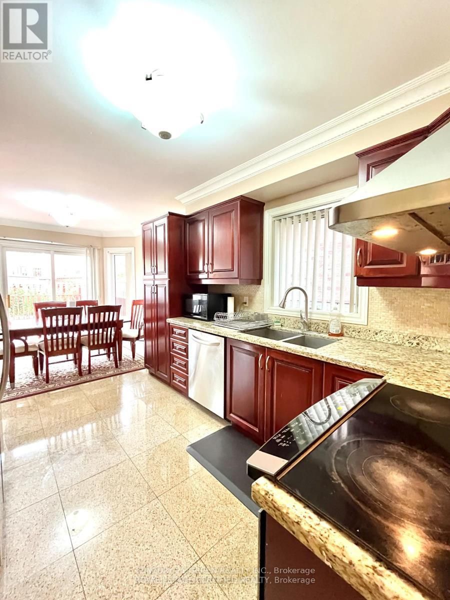 215 Kingknoll Drive, Brampton, ON L6Y 4X4 photo 2