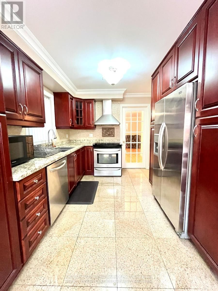 215 Kingknoll Drive, Brampton, ON L6Y 4X4 photo 3