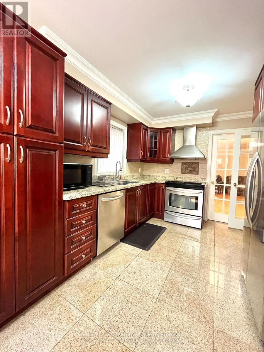 215 Kingknoll Drive, Brampton, ON L6Y 4X4 photo 4
