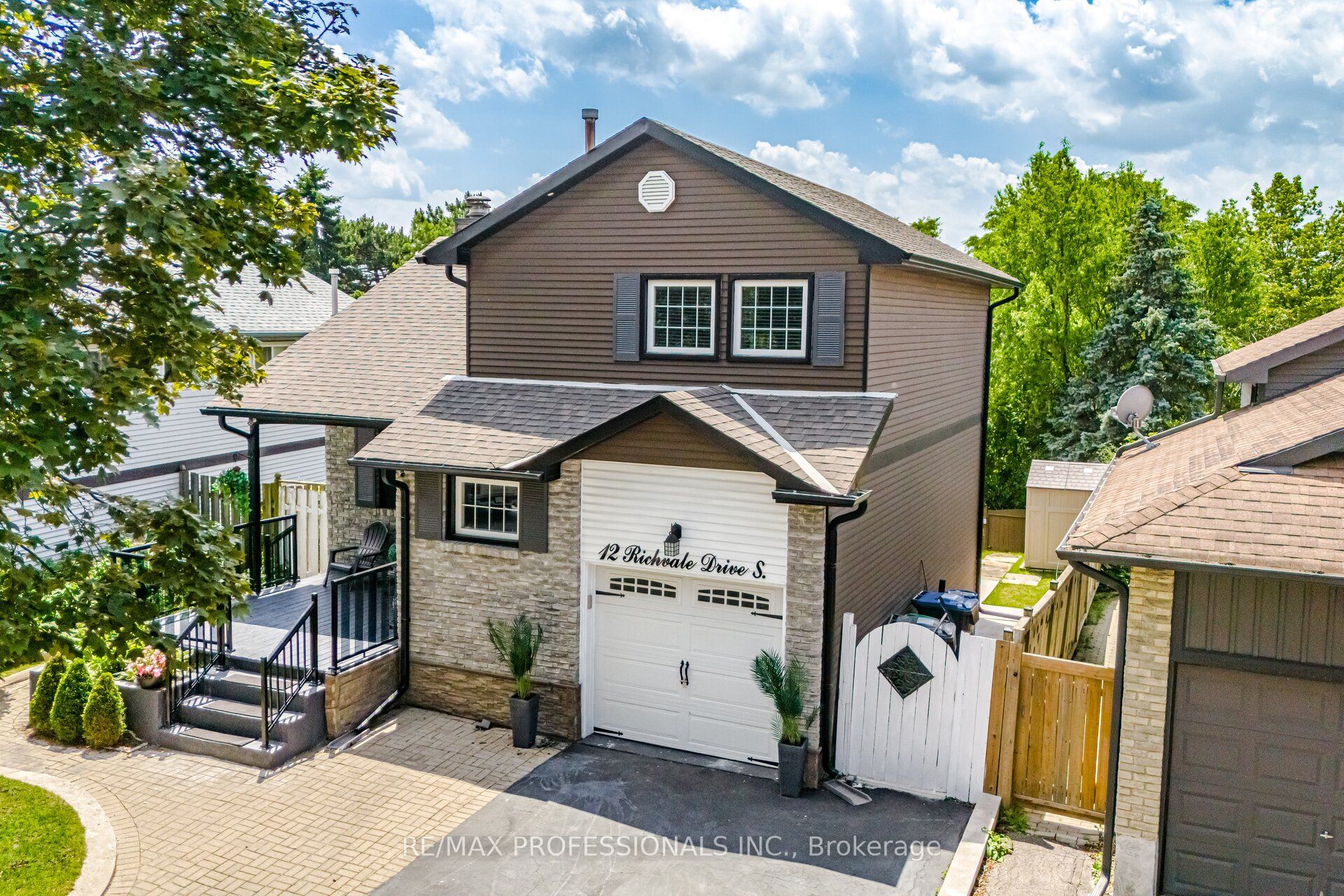 12 Richvale Drive S, Brampton, ON L6Z 1M4 photo 2
