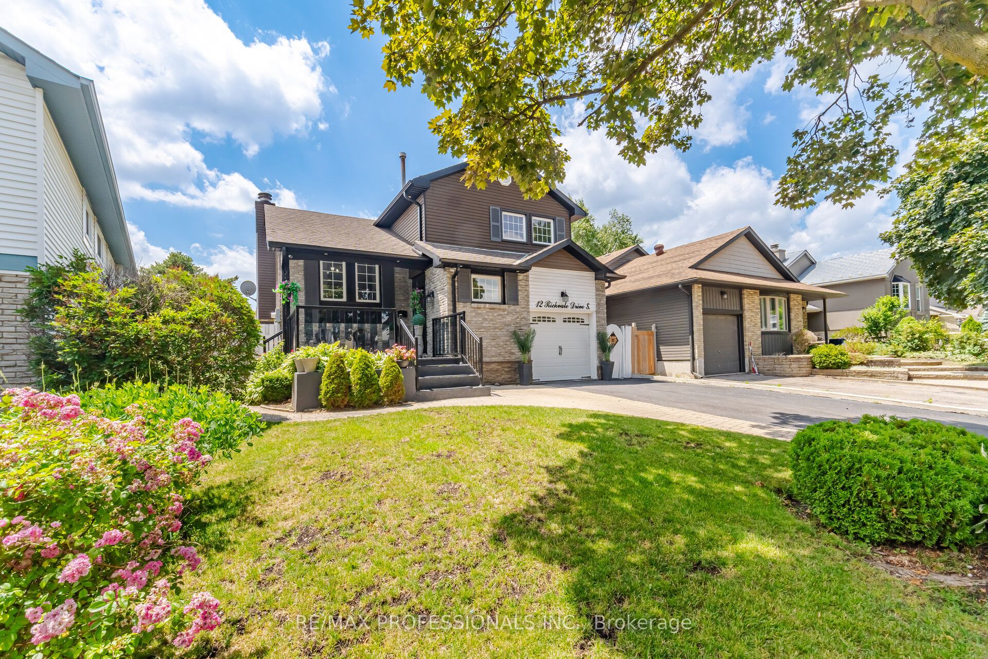 12 Richvale Drive S, Brampton, ON L6Z 1M4 photo 3